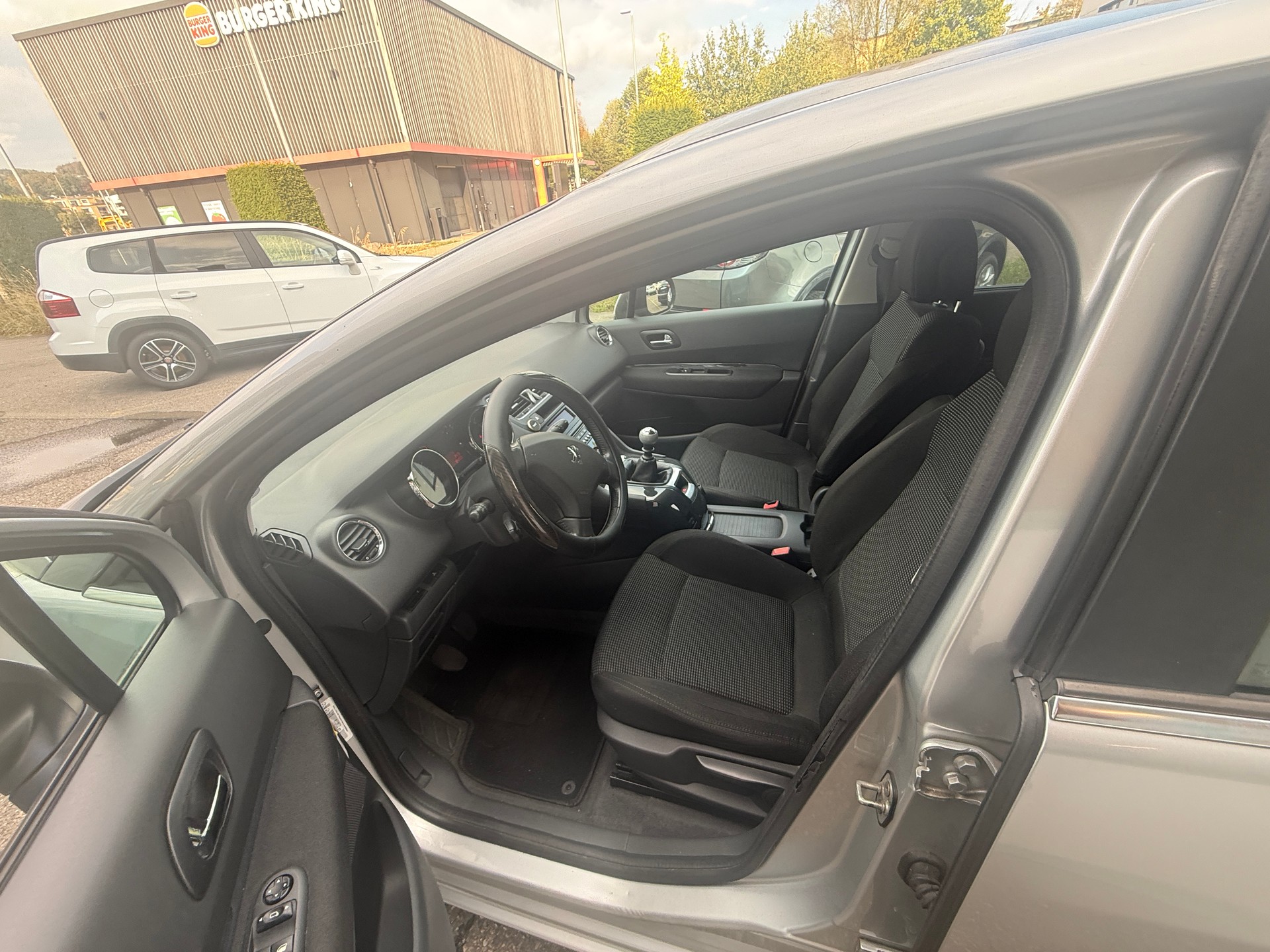 PEUGEOT 5008 1.6 benziner-image-6