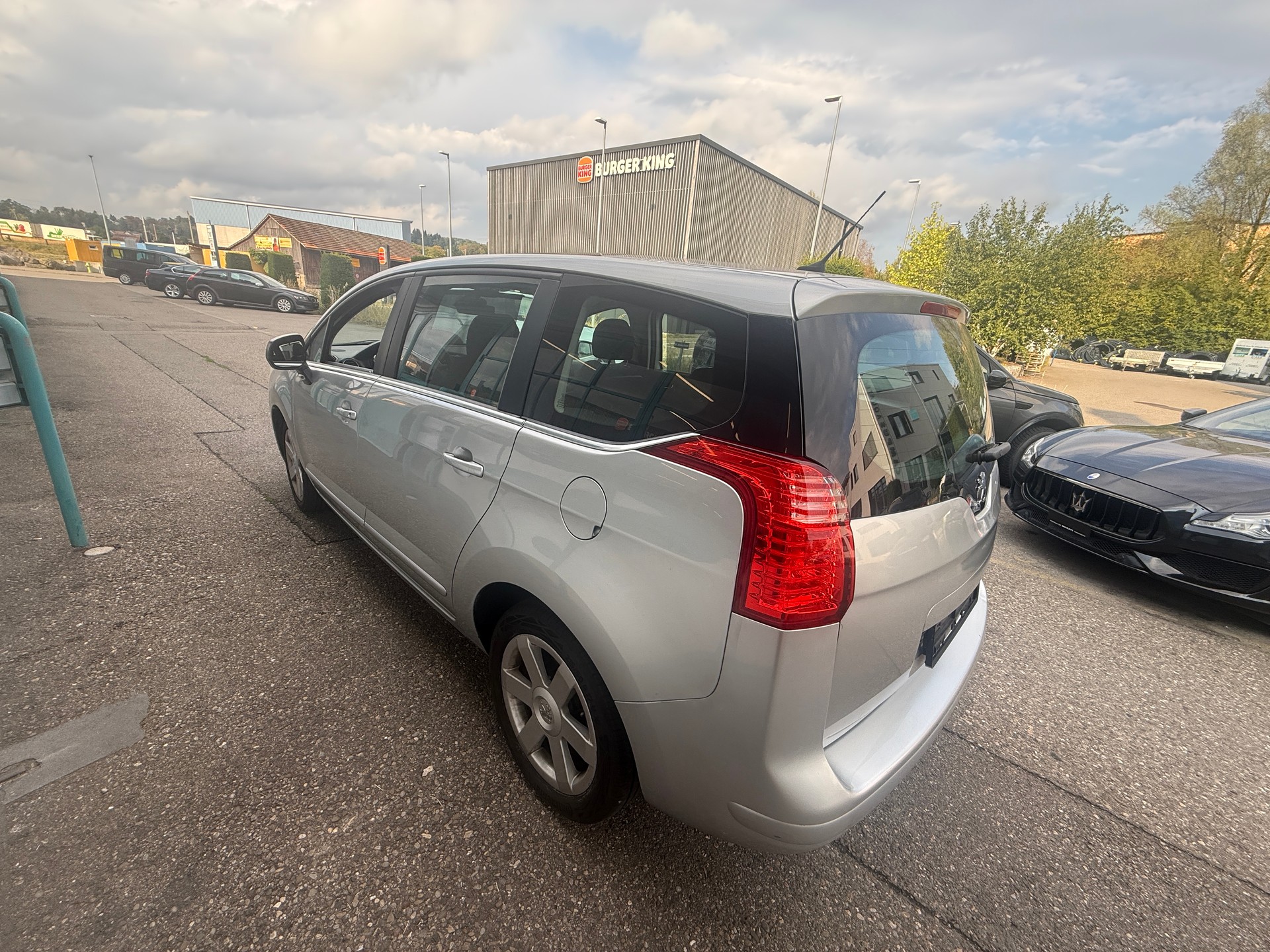 PEUGEOT 5008 1.6 benziner-image-2