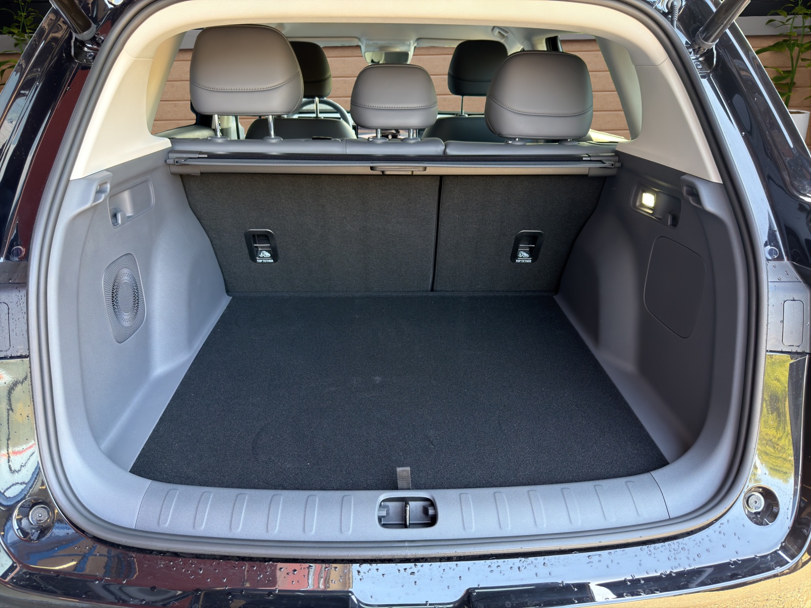 LEAPMOTOR B10 Hybrid EV-image-8