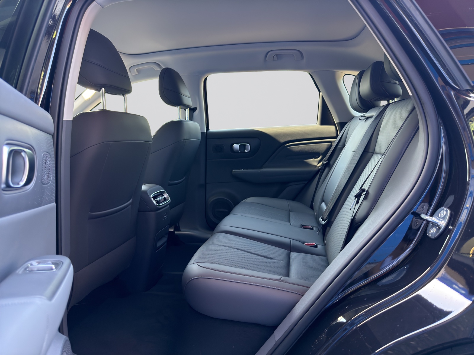 LEAPMOTOR B10 Hybrid EV-image-7