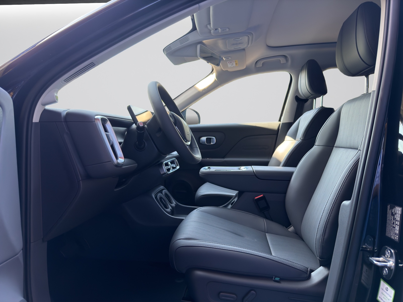 LEAPMOTOR B10 Hybrid EV-image-4