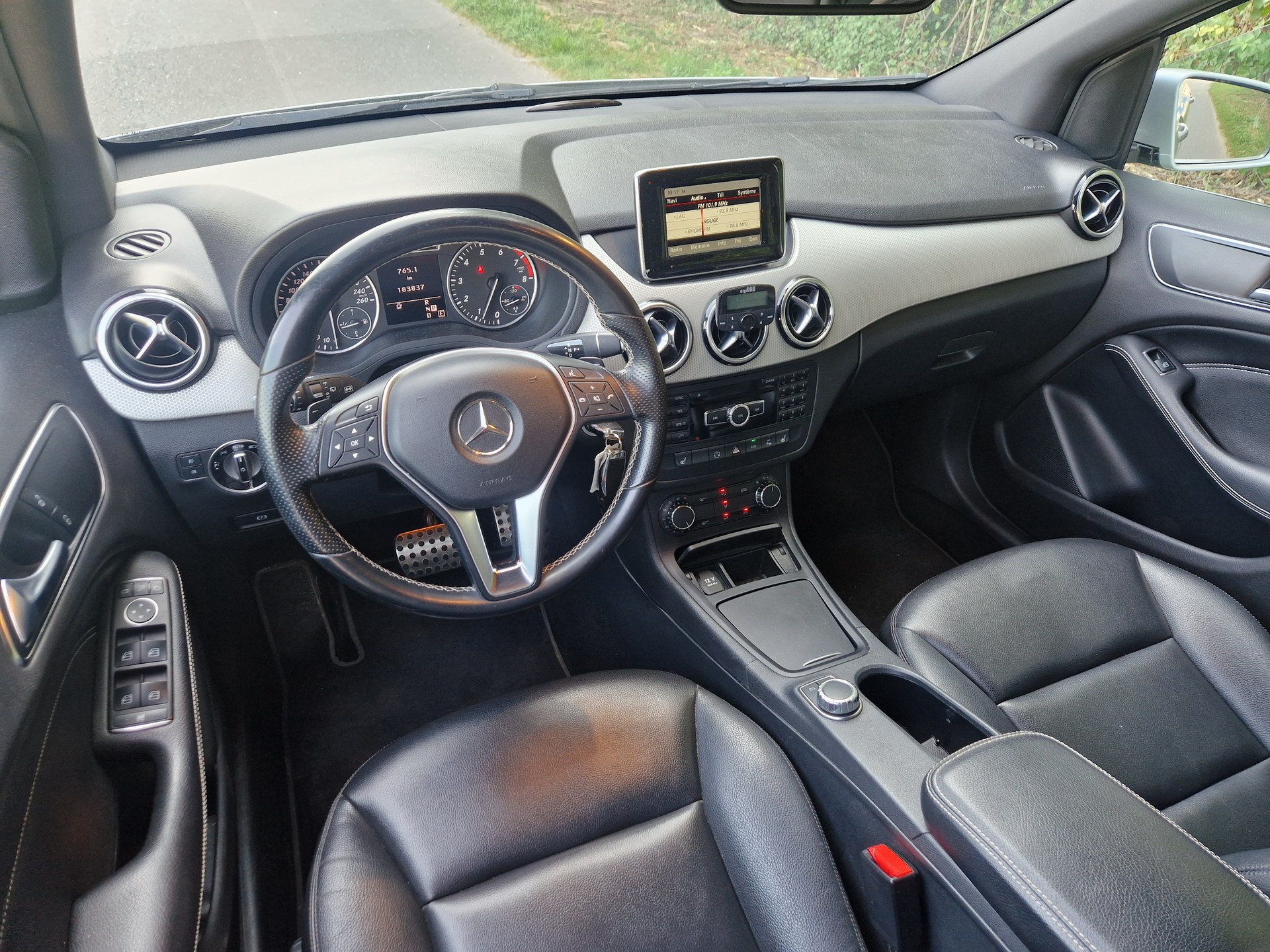MERCEDES-BENZ B 200 7G-DCT-image-8