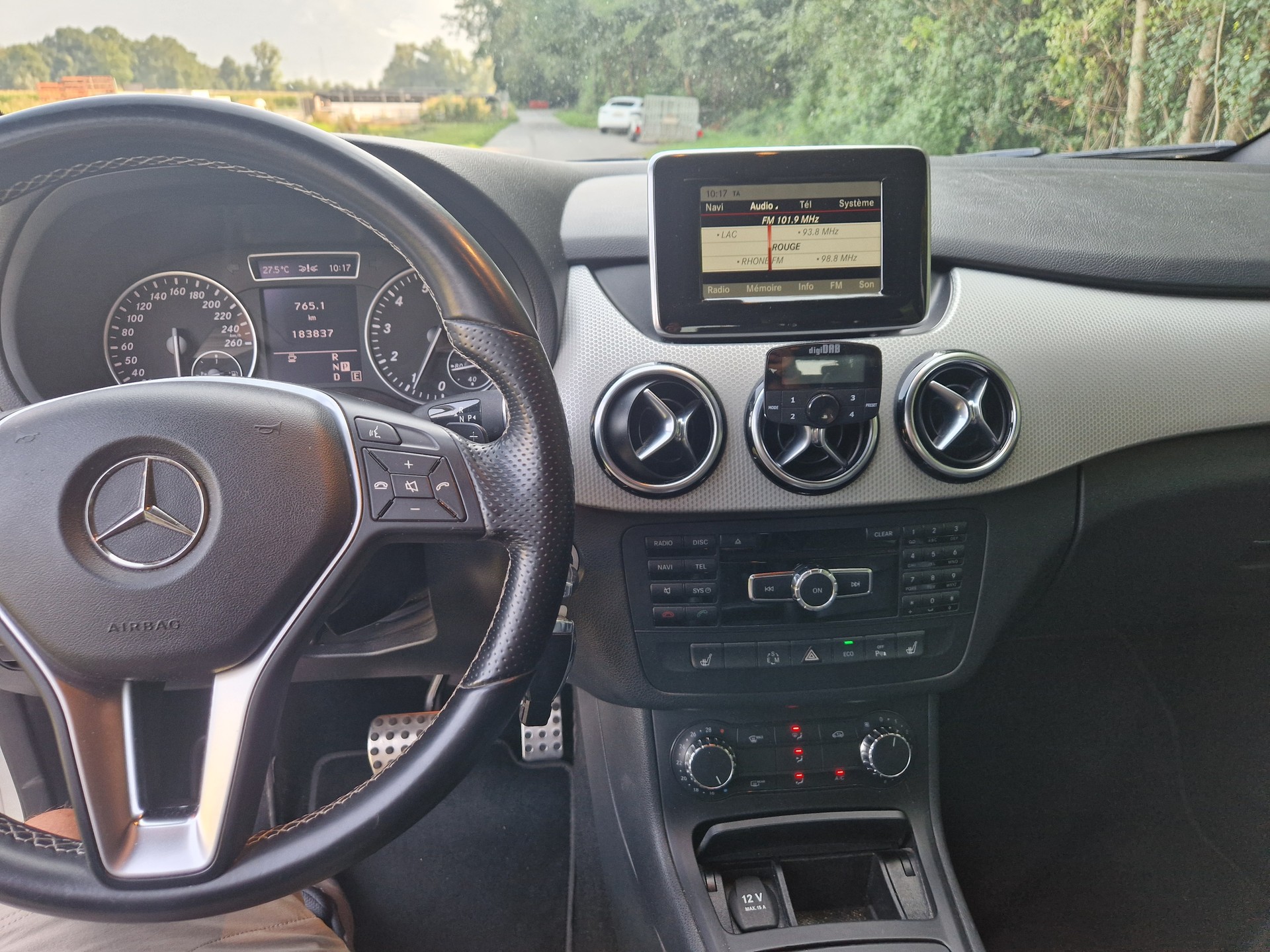 MERCEDES-BENZ B 200 7G-DCT-image-10