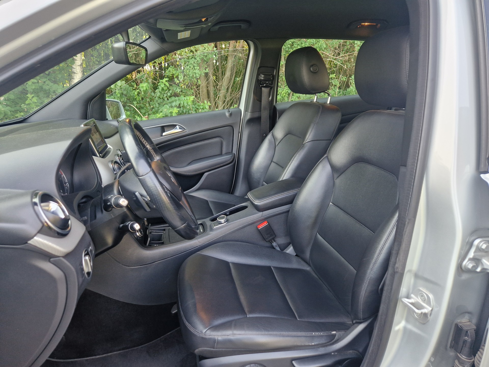 MERCEDES-BENZ B 200 7G-DCT-image-9