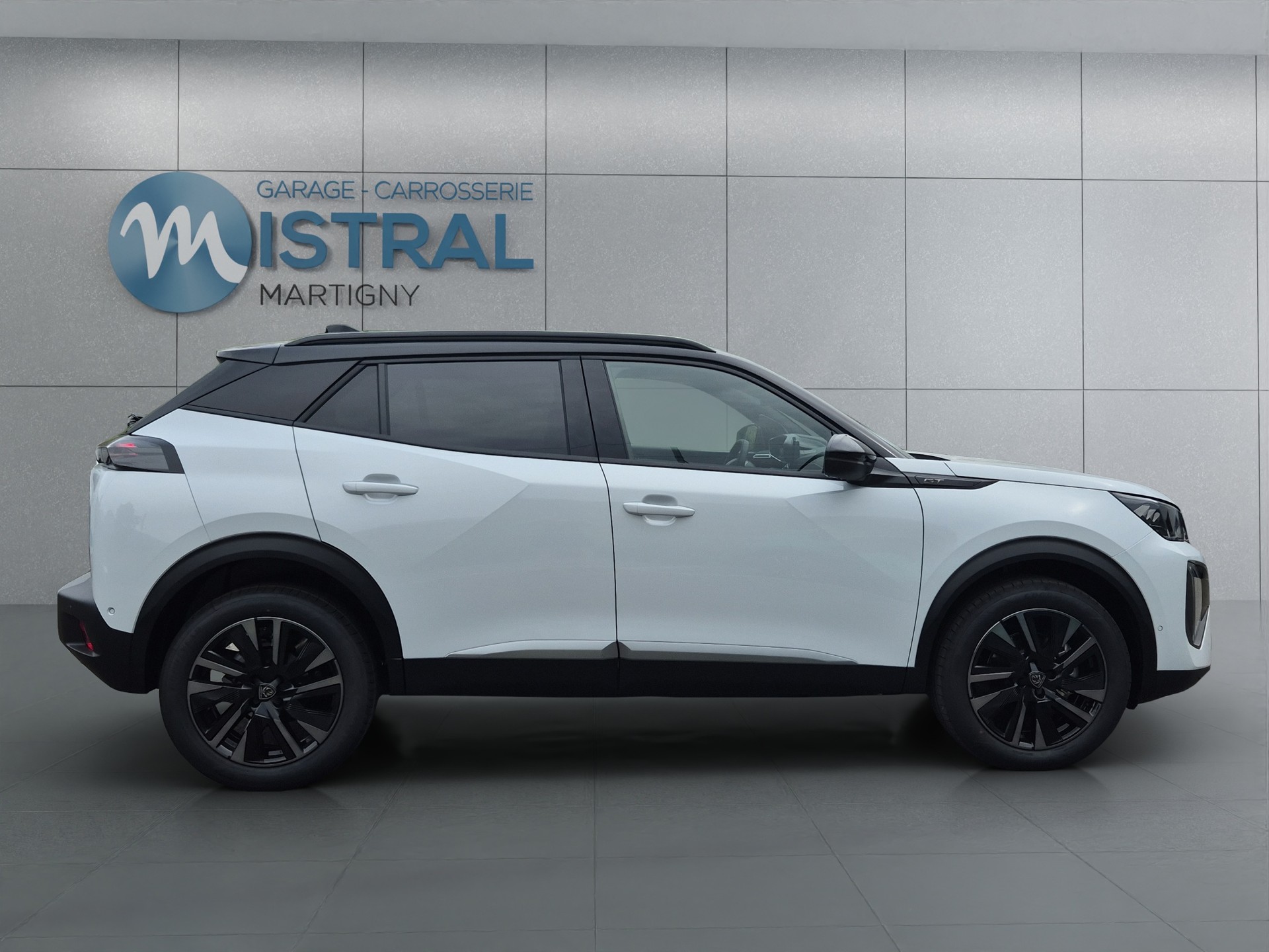 PEUGEOT 2008 1.2 Hybrid 145 GT Exclusive-image-5