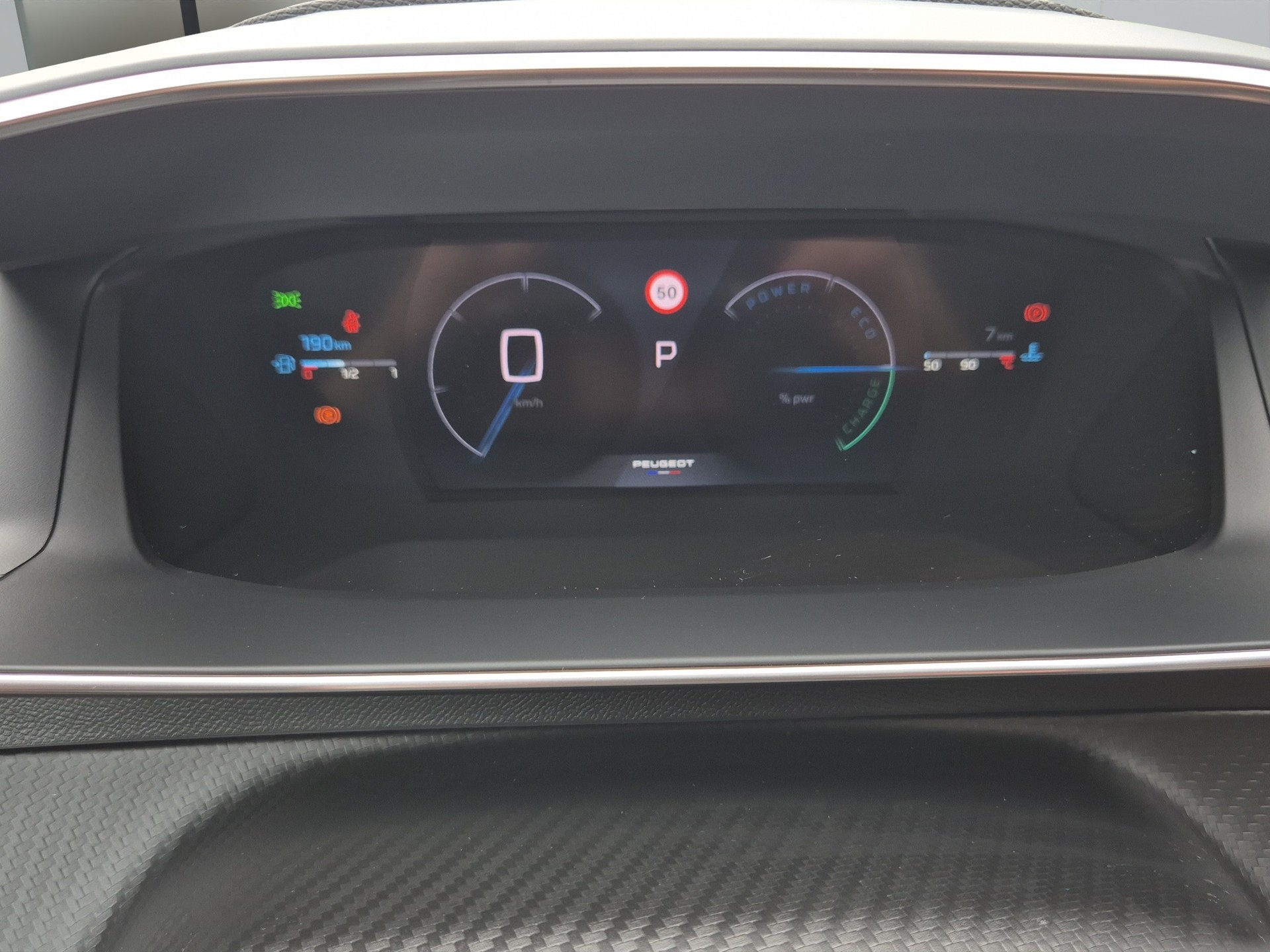 PEUGEOT 2008 1.2 Hybrid 145 GT Exclusive-image-10