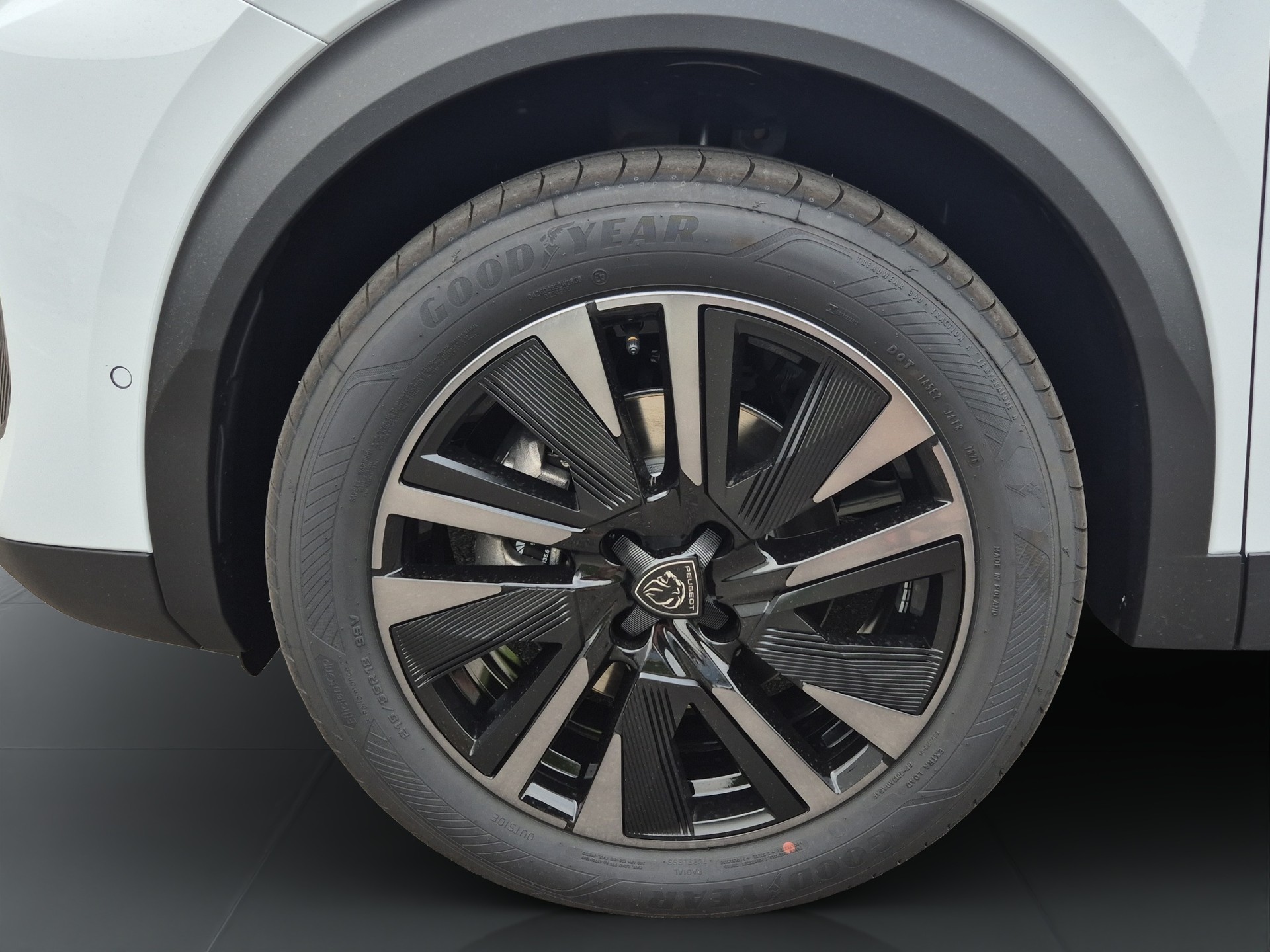 PEUGEOT 2008 1.2 Hybrid 145 GT Exclusive-image-18