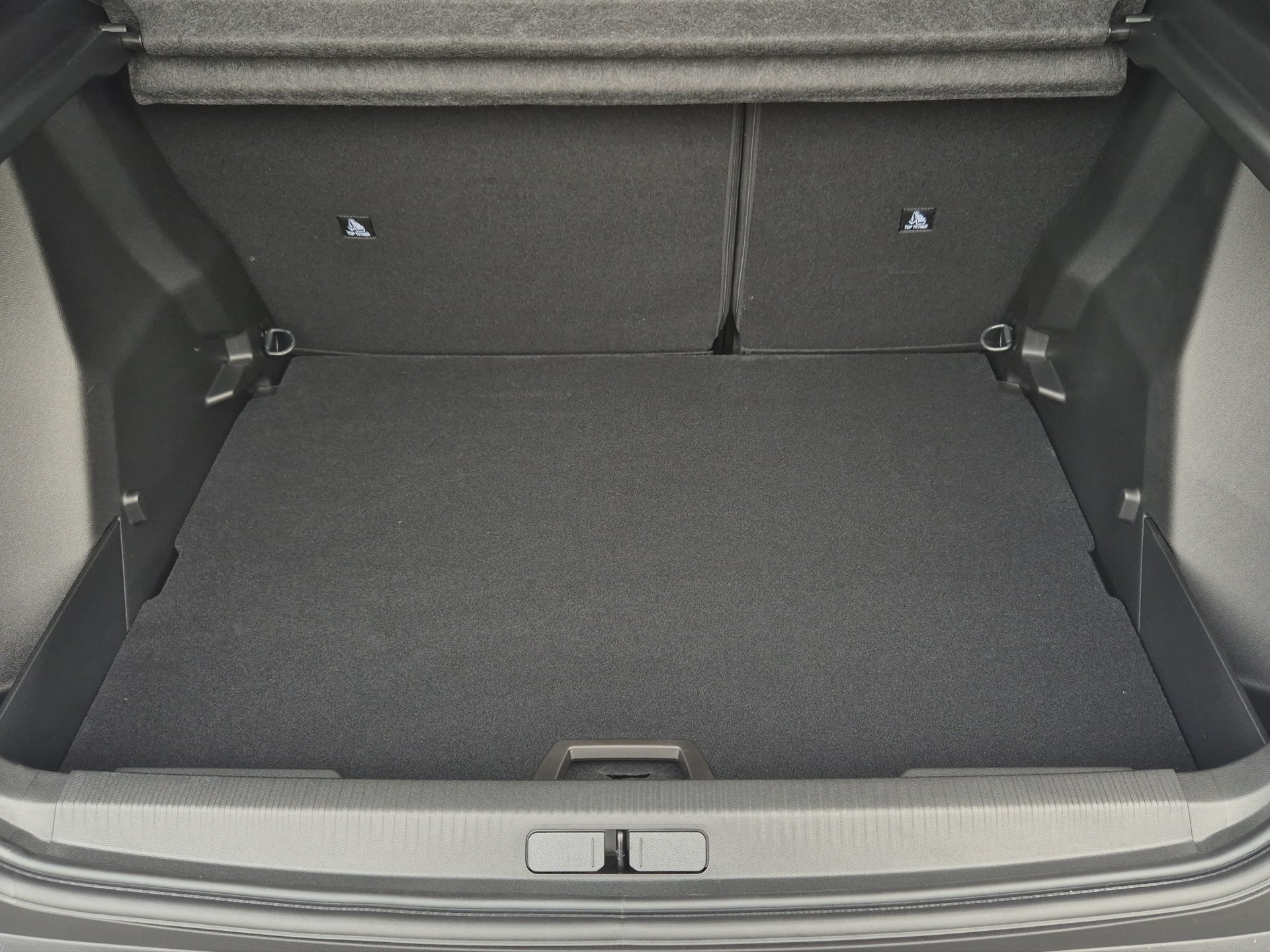 PEUGEOT 2008 1.2 Hybrid 145 GT Exclusive-image-17
