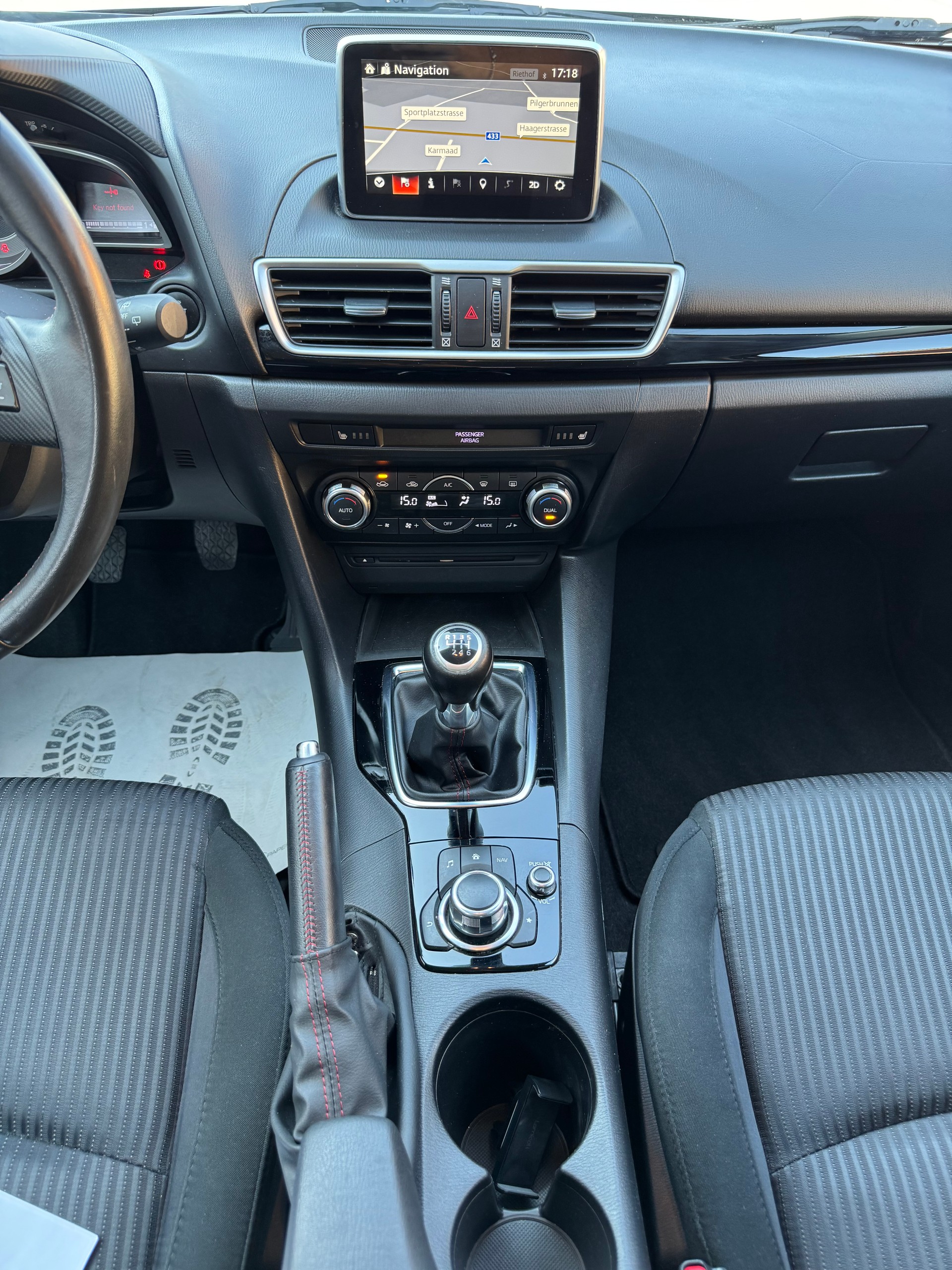 MAZDA 3 2.2 16V CD Revolution-image-12