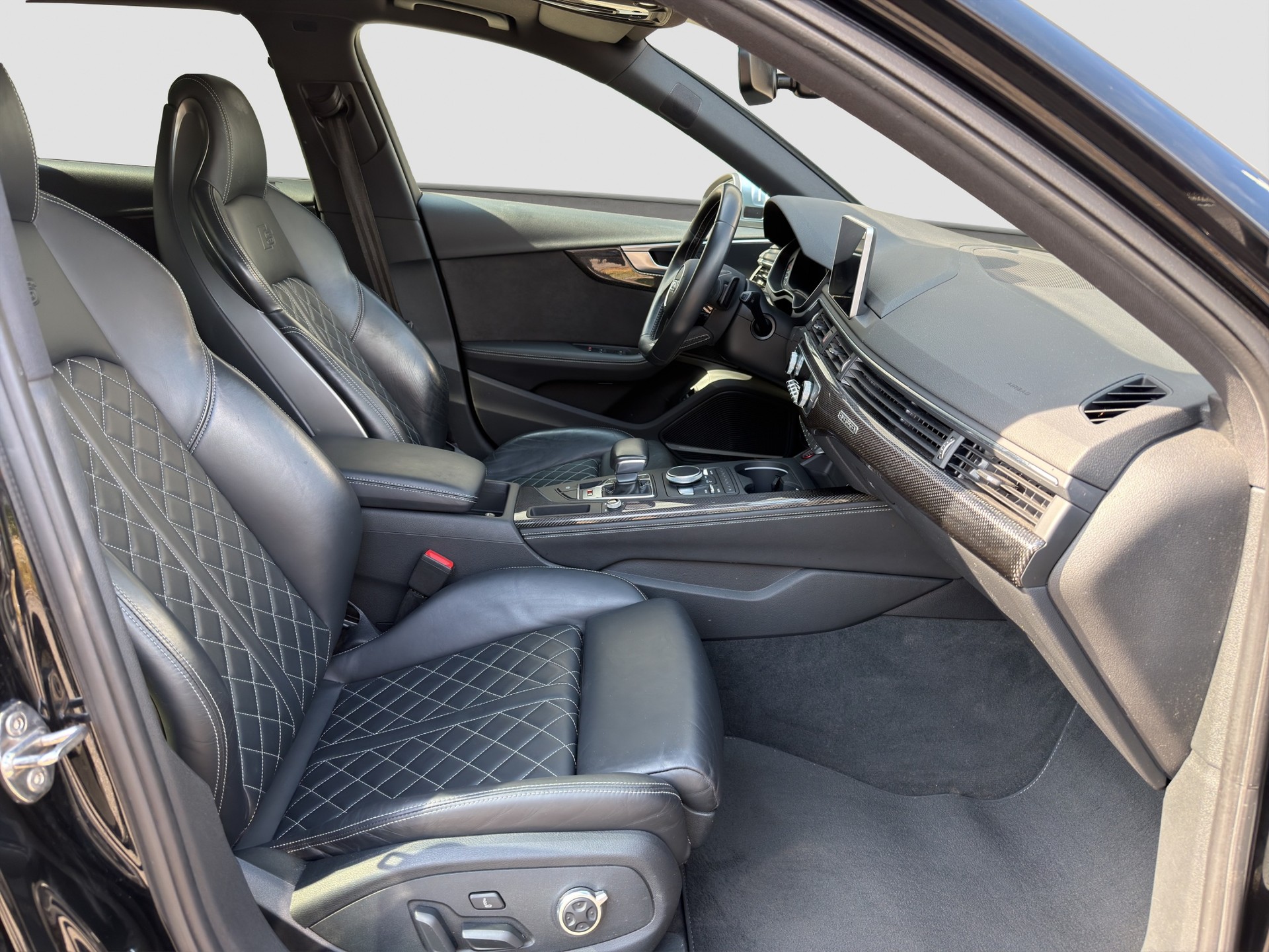 AUDI S4 Avant 3.0 TFSI quattro tiptronic-image-11