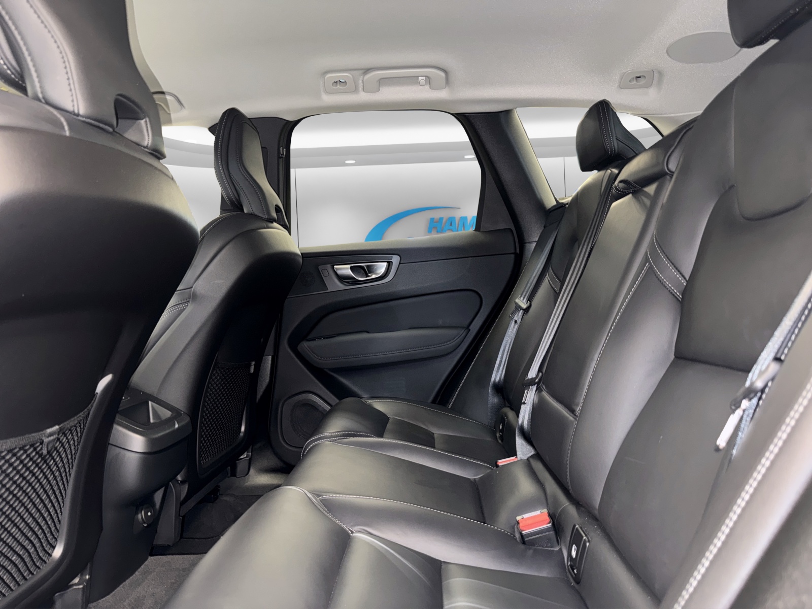 VOLVO XC60 2.0 B5 MH Plus Dark AWD-image-13