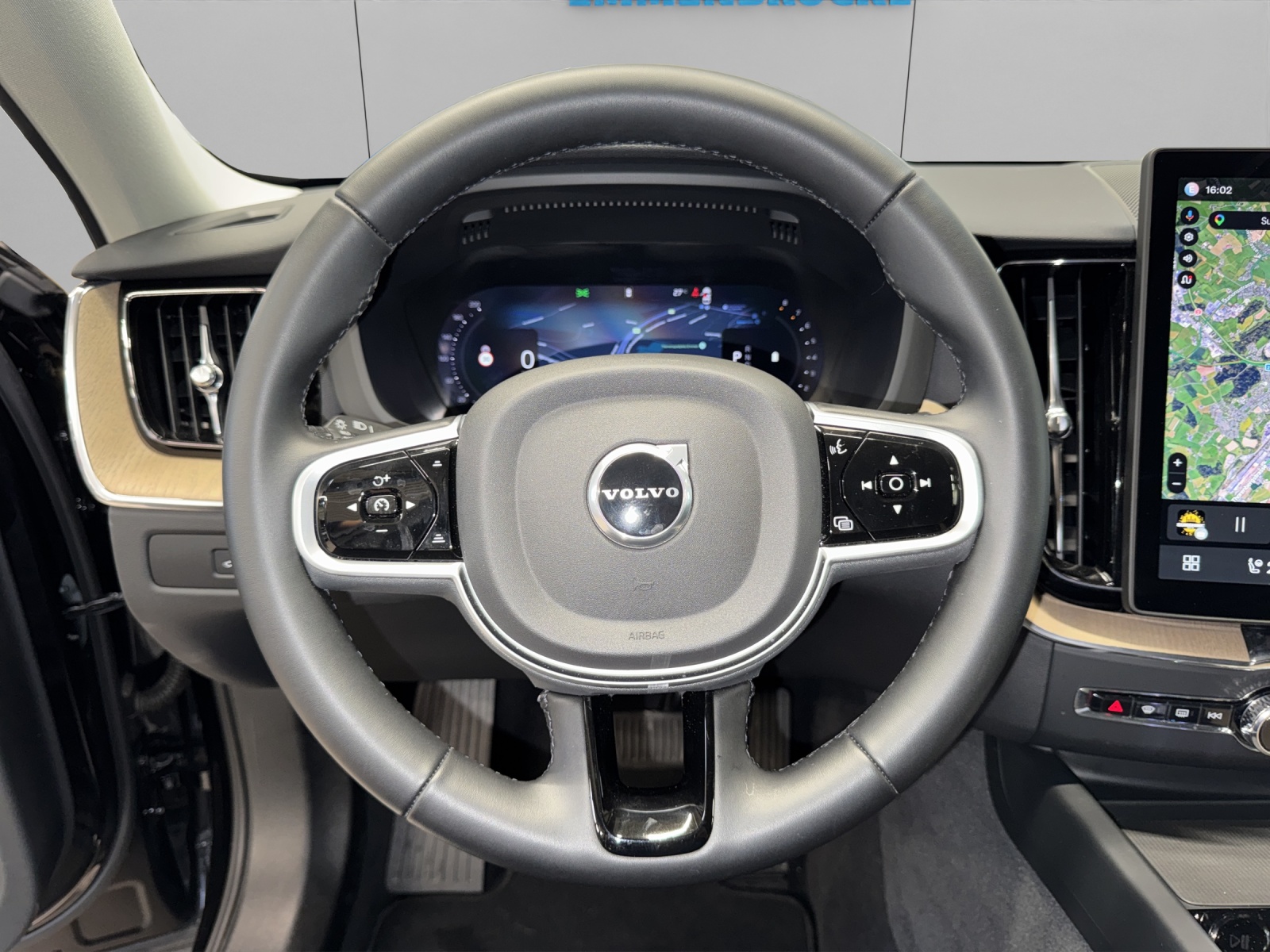 VOLVO XC60 2.0 B5 MH Plus Dark AWD-image-10