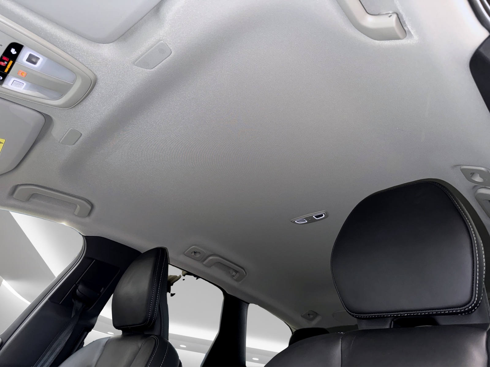 VOLVO XC60 2.0 B5 MH Plus Dark AWD-image-14