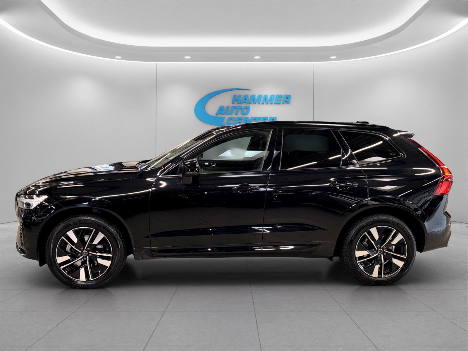 VOLVO XC60 2.0 B5 MH Plus Dark AWD-image-1