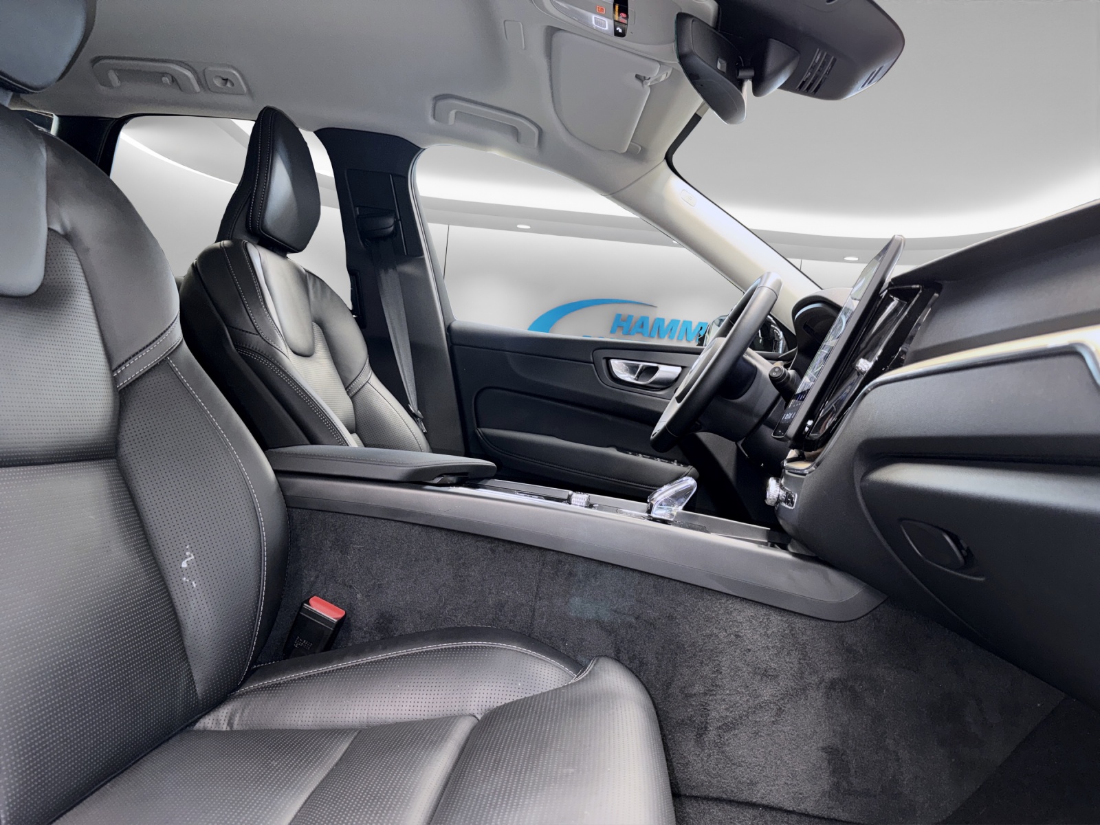 VOLVO XC60 2.0 B5 MH Plus Dark AWD-image-12
