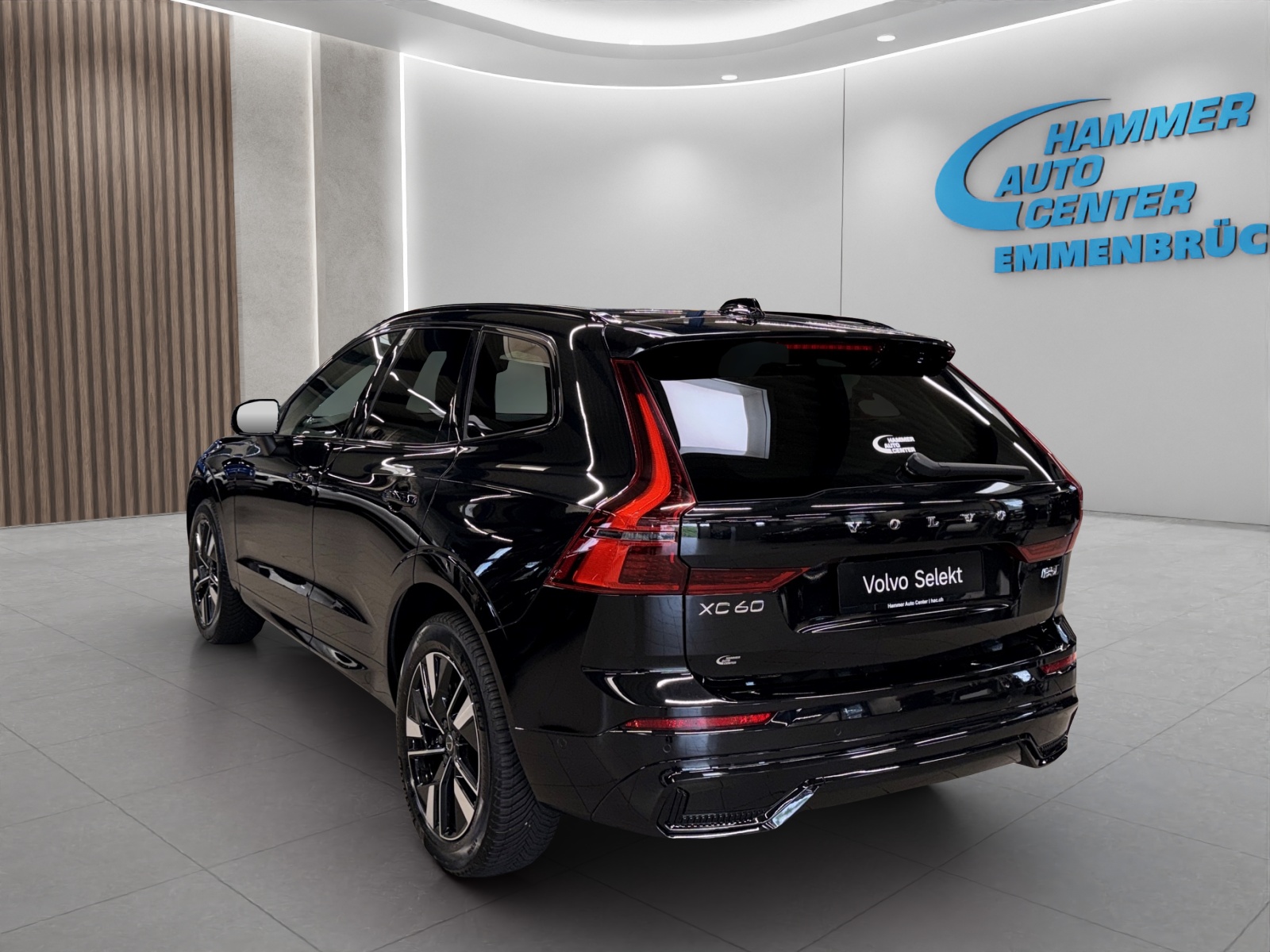 VOLVO XC60 2.0 B5 MH Plus Dark AWD-image-2