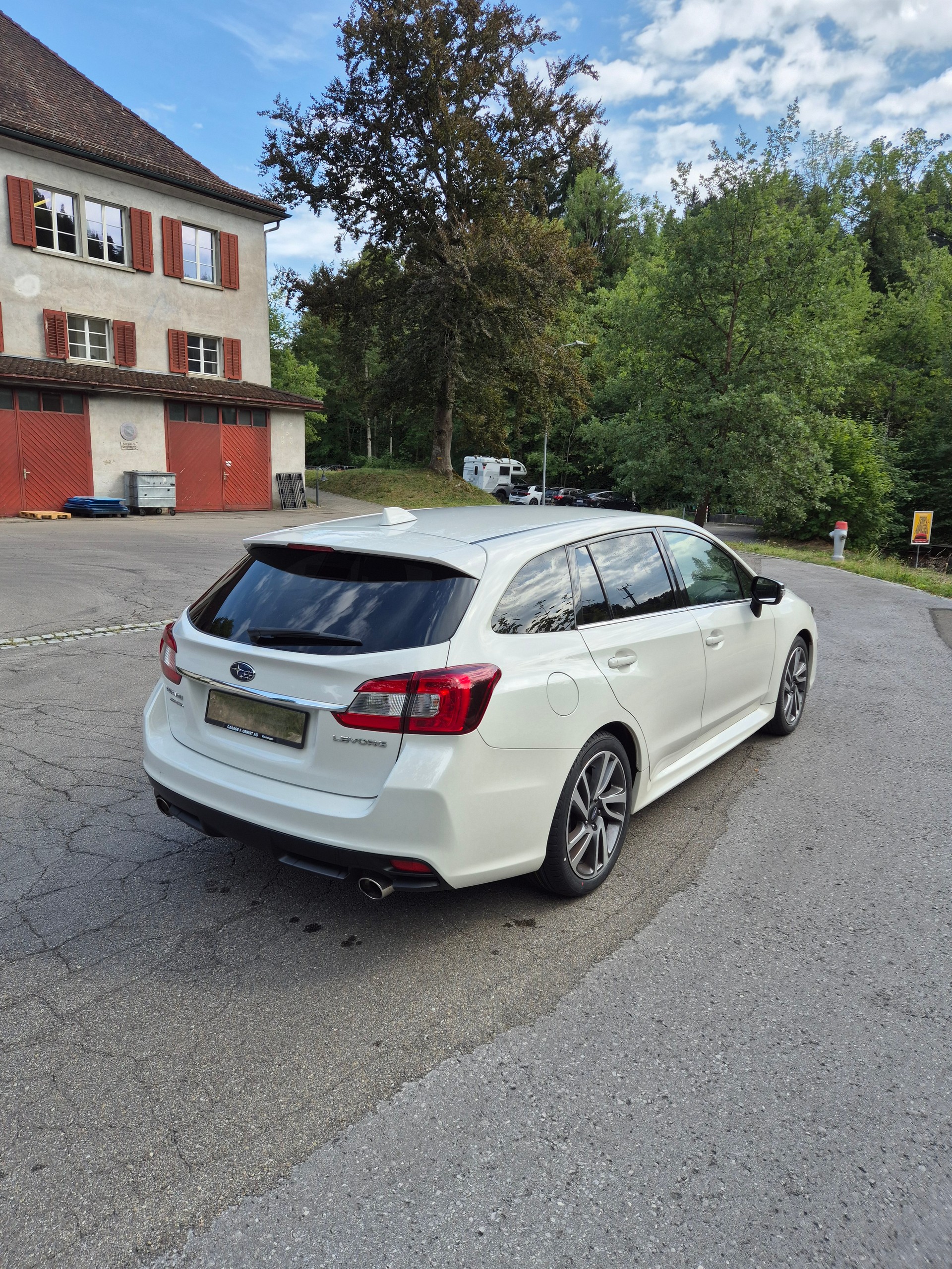 SUBARU Levorg 2.0i Swiss Plus AWD Lineartronic-image-3