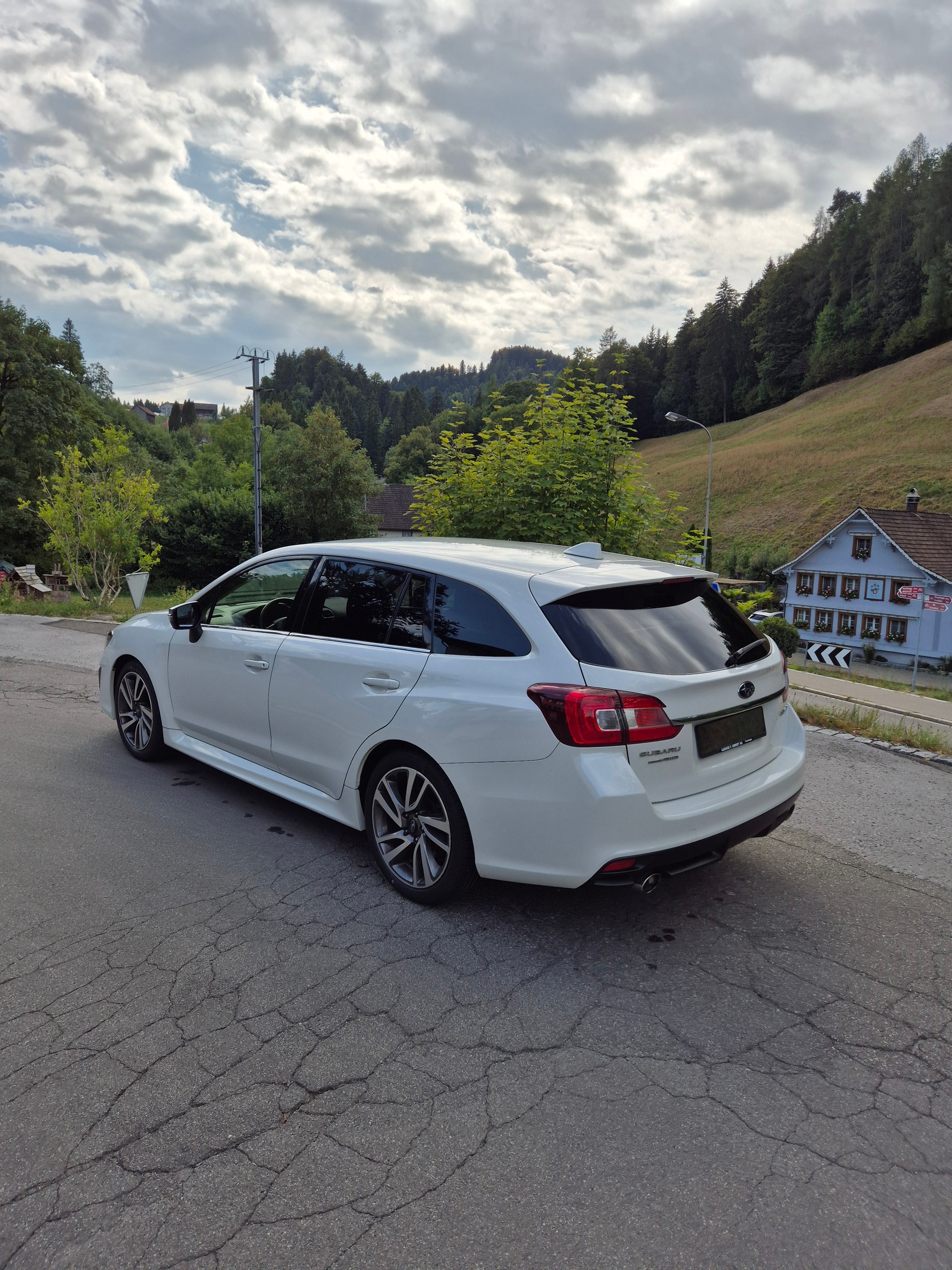 SUBARU Levorg 2.0i Swiss Plus AWD Lineartronic-image-4