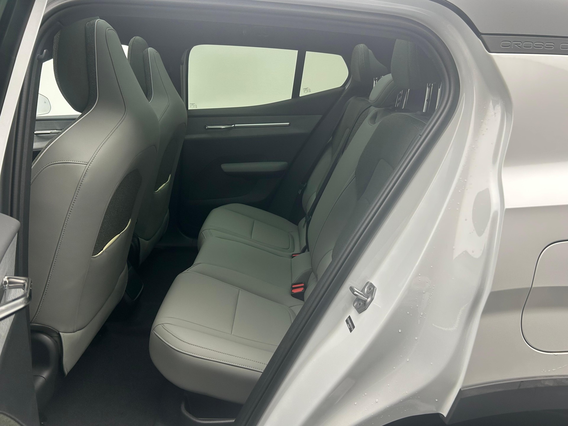 VOLVO EX30 CC P8 Ultra AWD-image-17