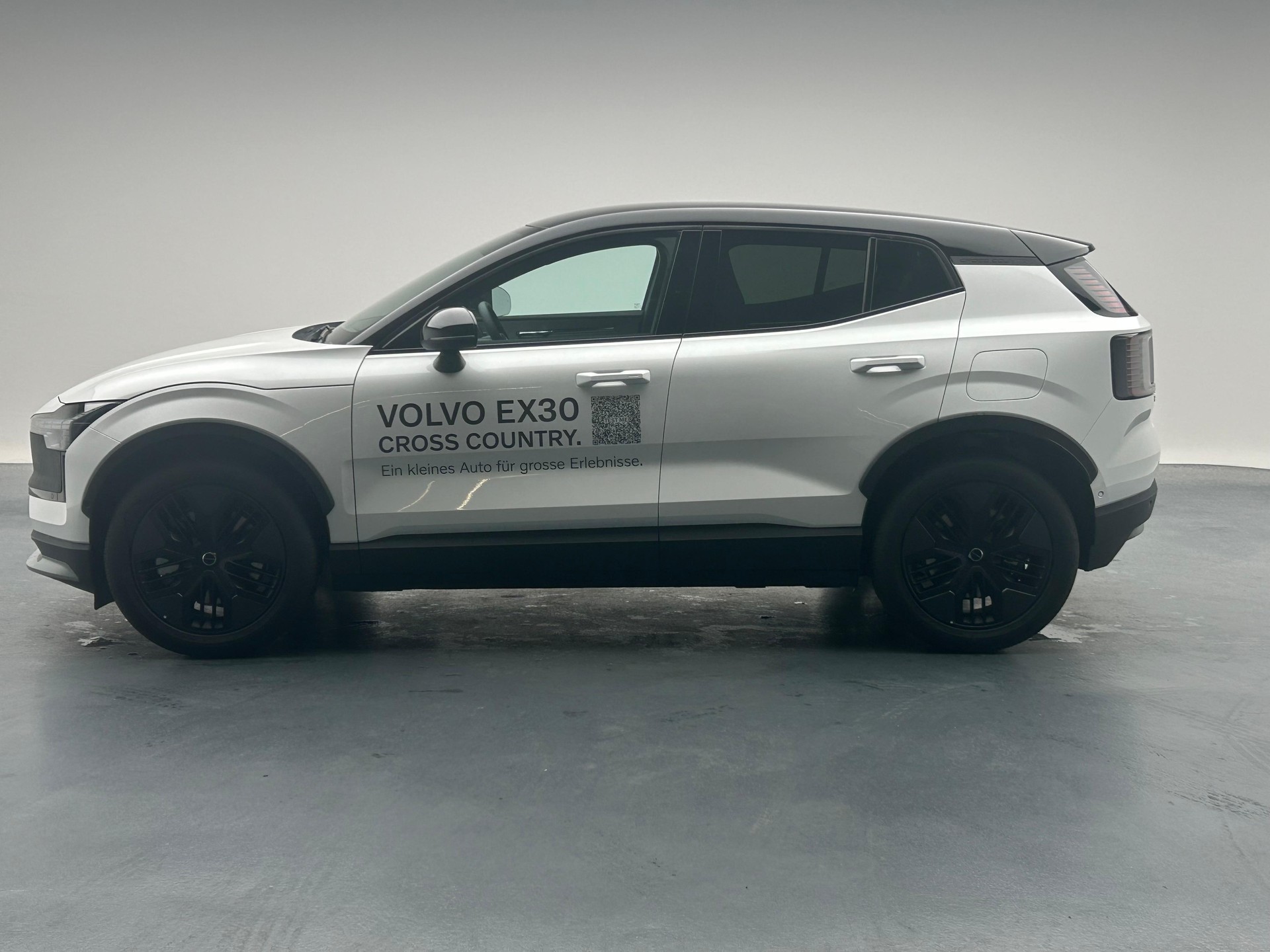 VOLVO EX30 CC P8 Ultra AWD-showroom-element-2