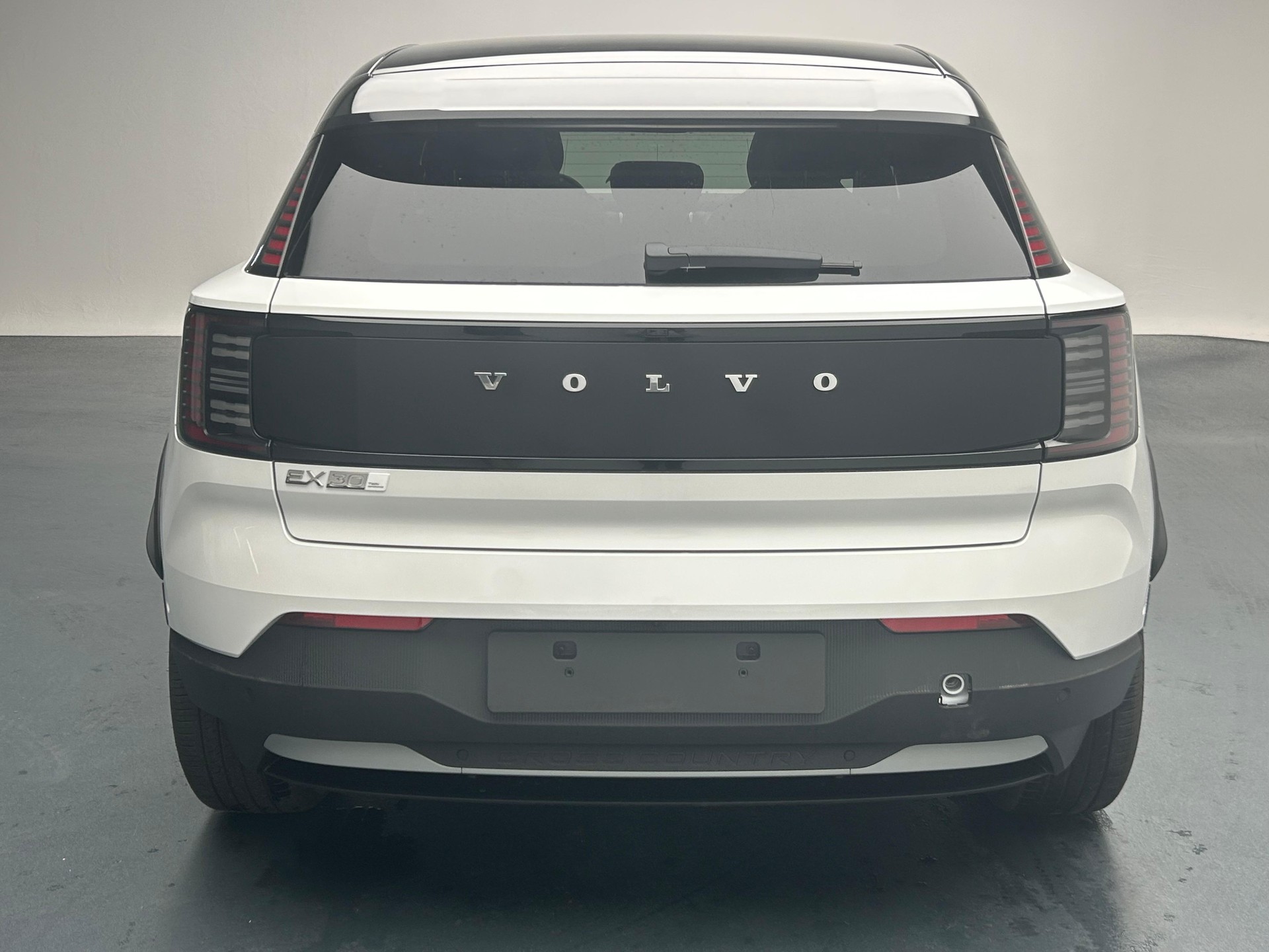 VOLVO EX30 CC P8 Ultra AWD-image-4