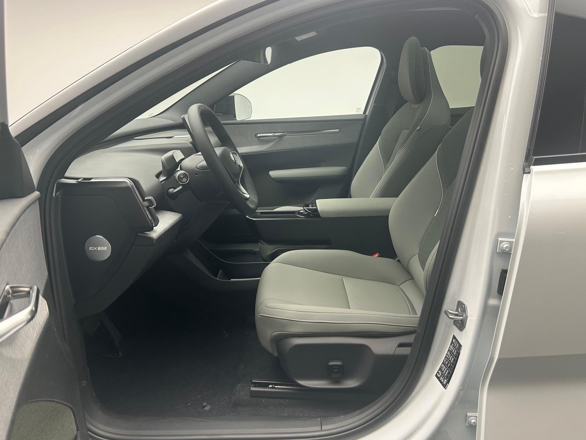 VOLVO EX30 CC P8 Ultra AWD-image-12