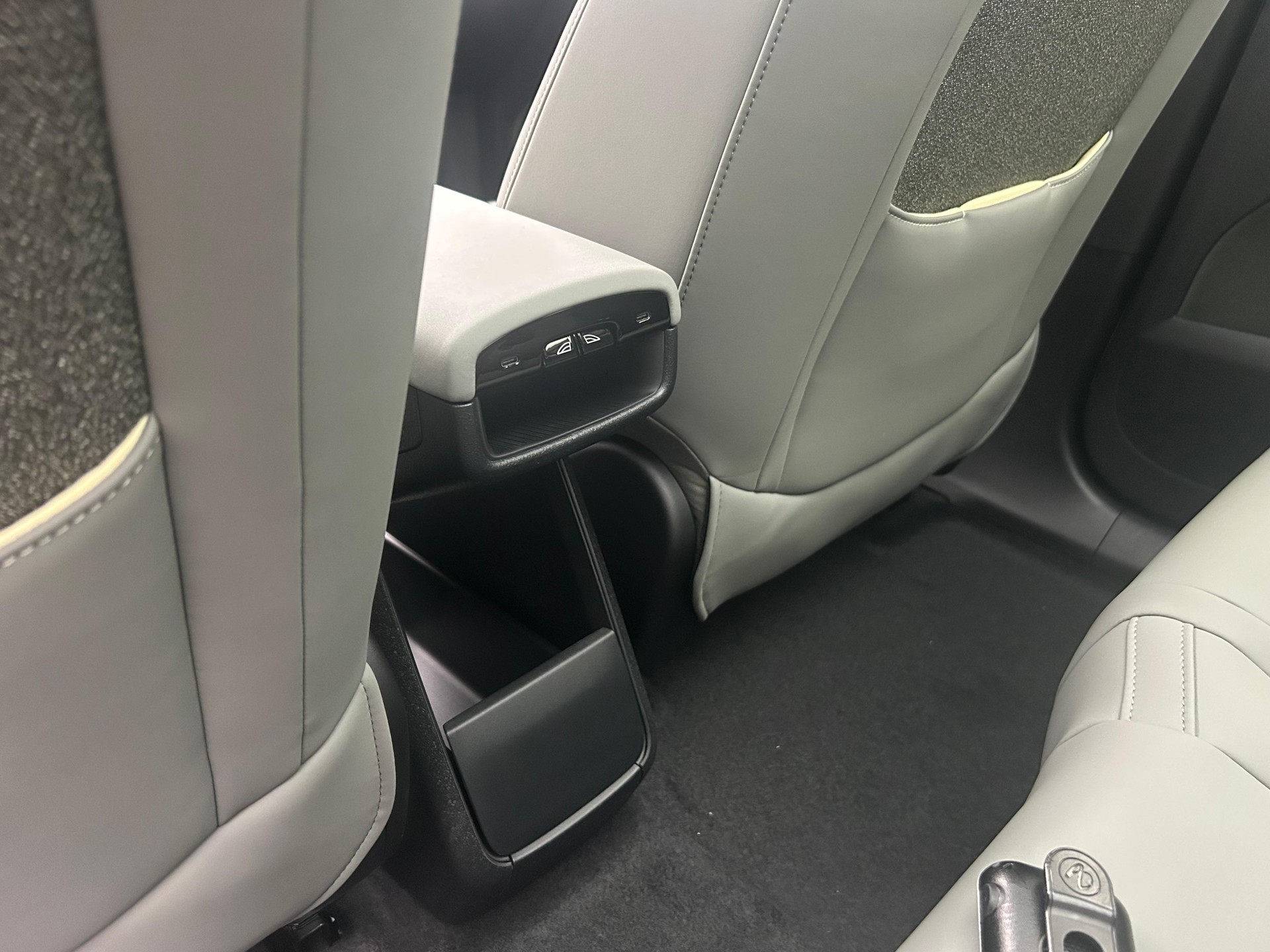 VOLVO EX30 CC P8 Ultra AWD-image-18