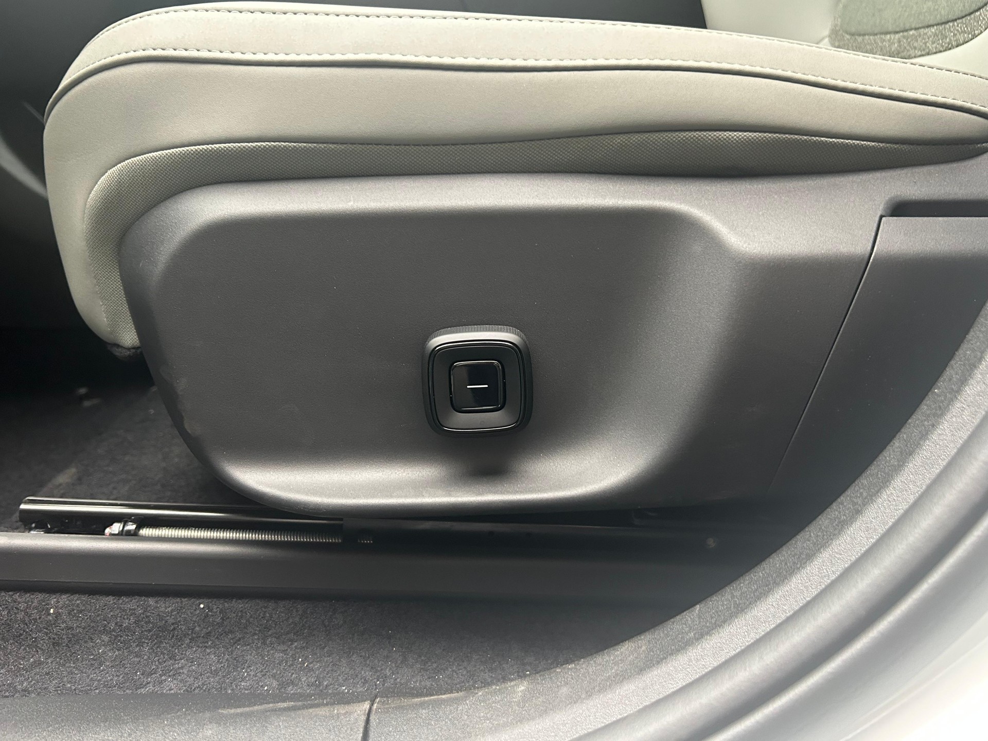 VOLVO EX30 CC P8 Ultra AWD-image-19