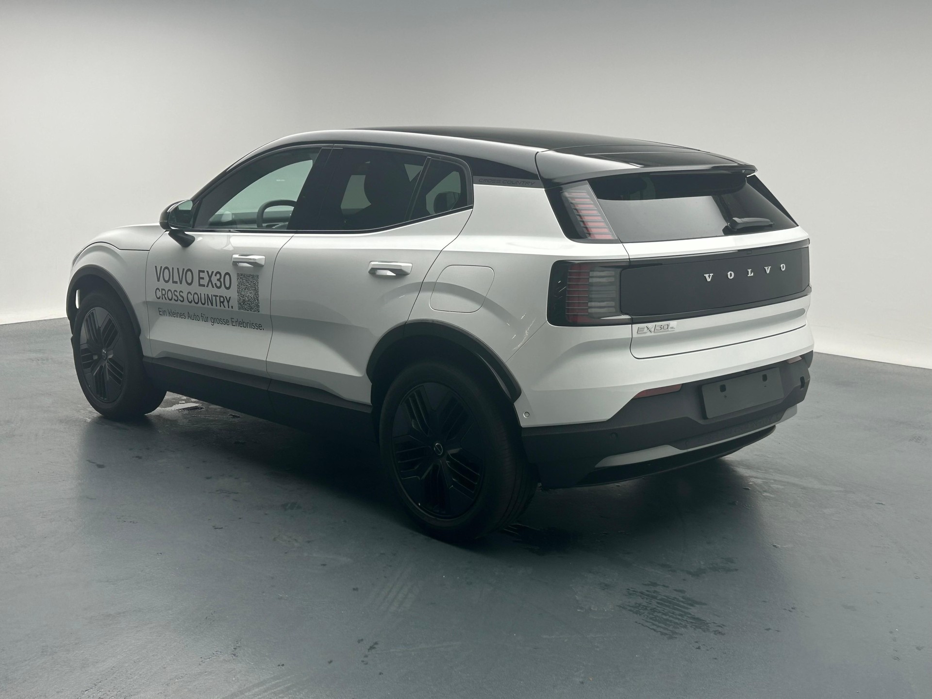 VOLVO EX30 CC P8 Ultra AWD-showroom-element-3