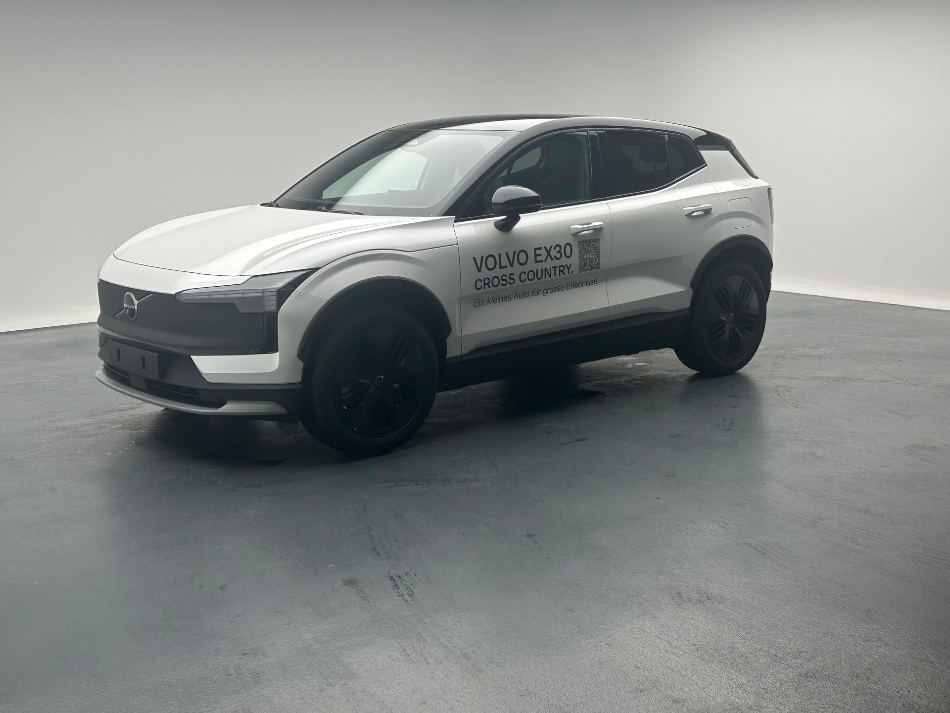 VOLVO EX30 CC P8 Ultra AWD-showroom-element-1