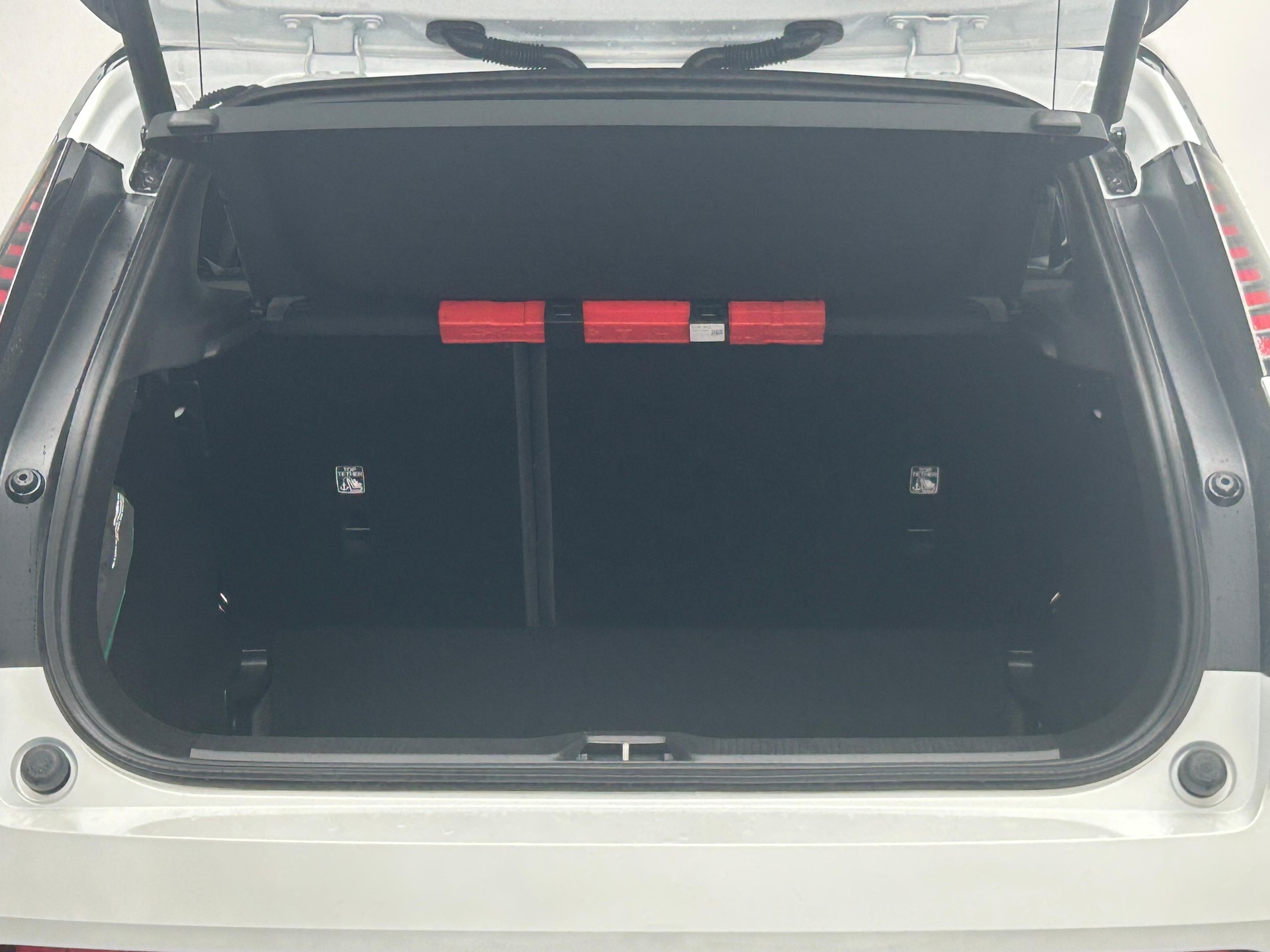 VOLVO EX30 CC P8 Ultra AWD-image-11