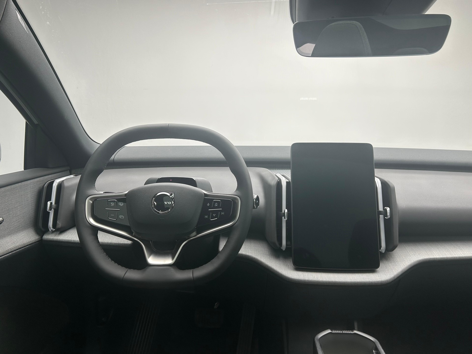 VOLVO EX30 CC P8 Ultra AWD-image-13