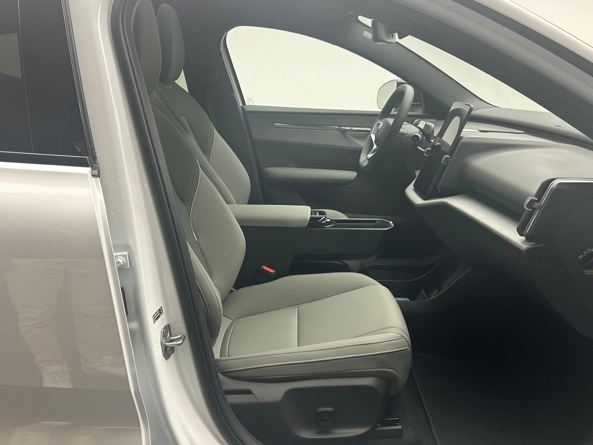 VOLVO EX30 CC P8 Ultra AWD-image-16
