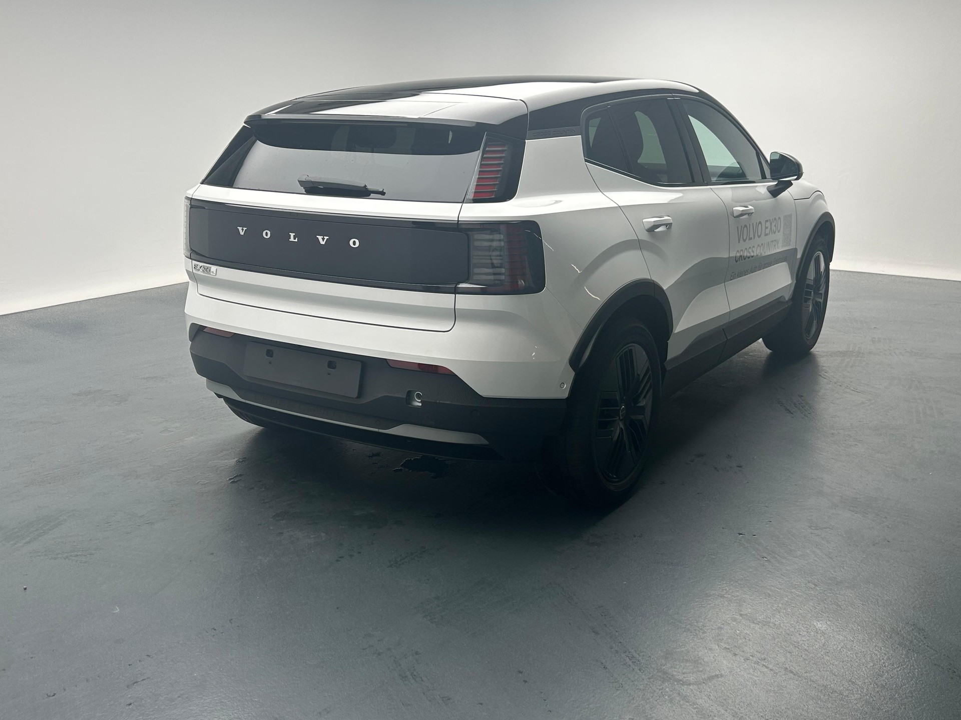 VOLVO EX30 CC P8 Ultra AWD-image-5