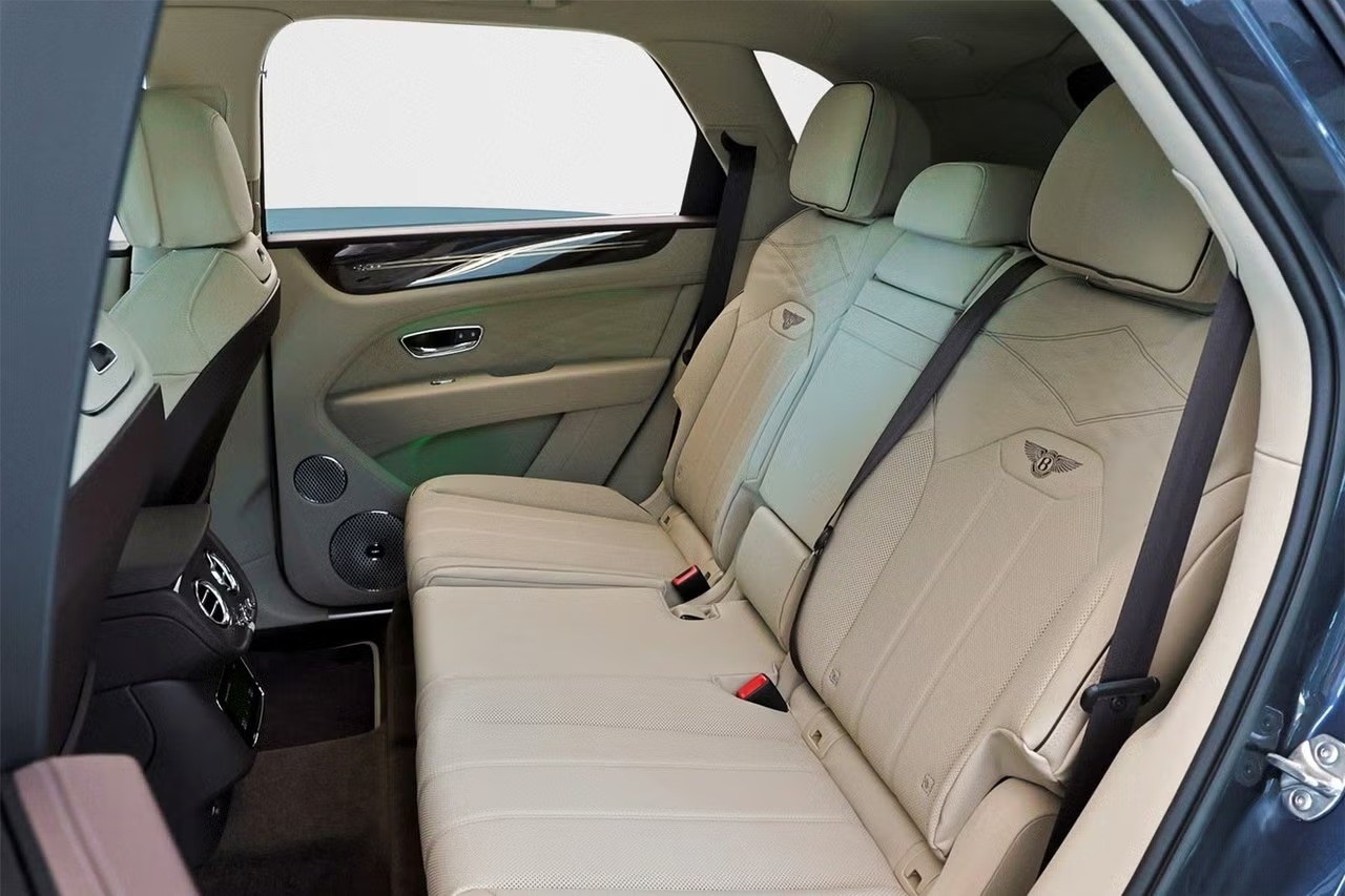 BENTLEY Bentayga Atelier V8-image-16