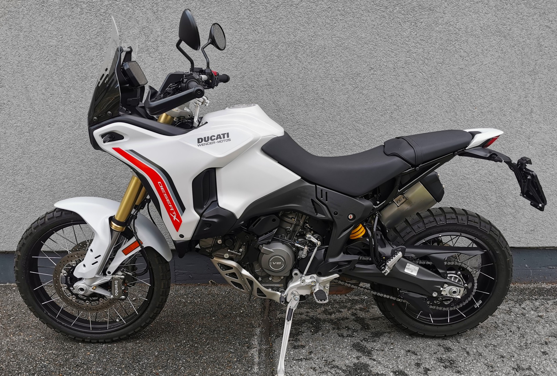 DUCATI DESERT X-showroom-element-3