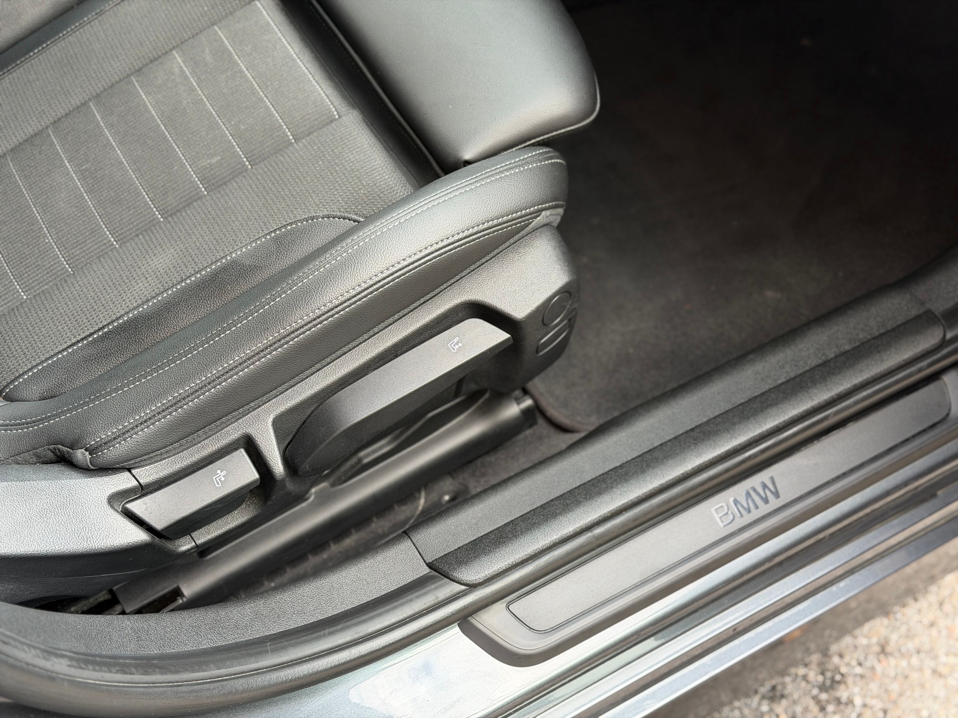 BMW 320d xDrive 48V Touring Steptronic-image-27