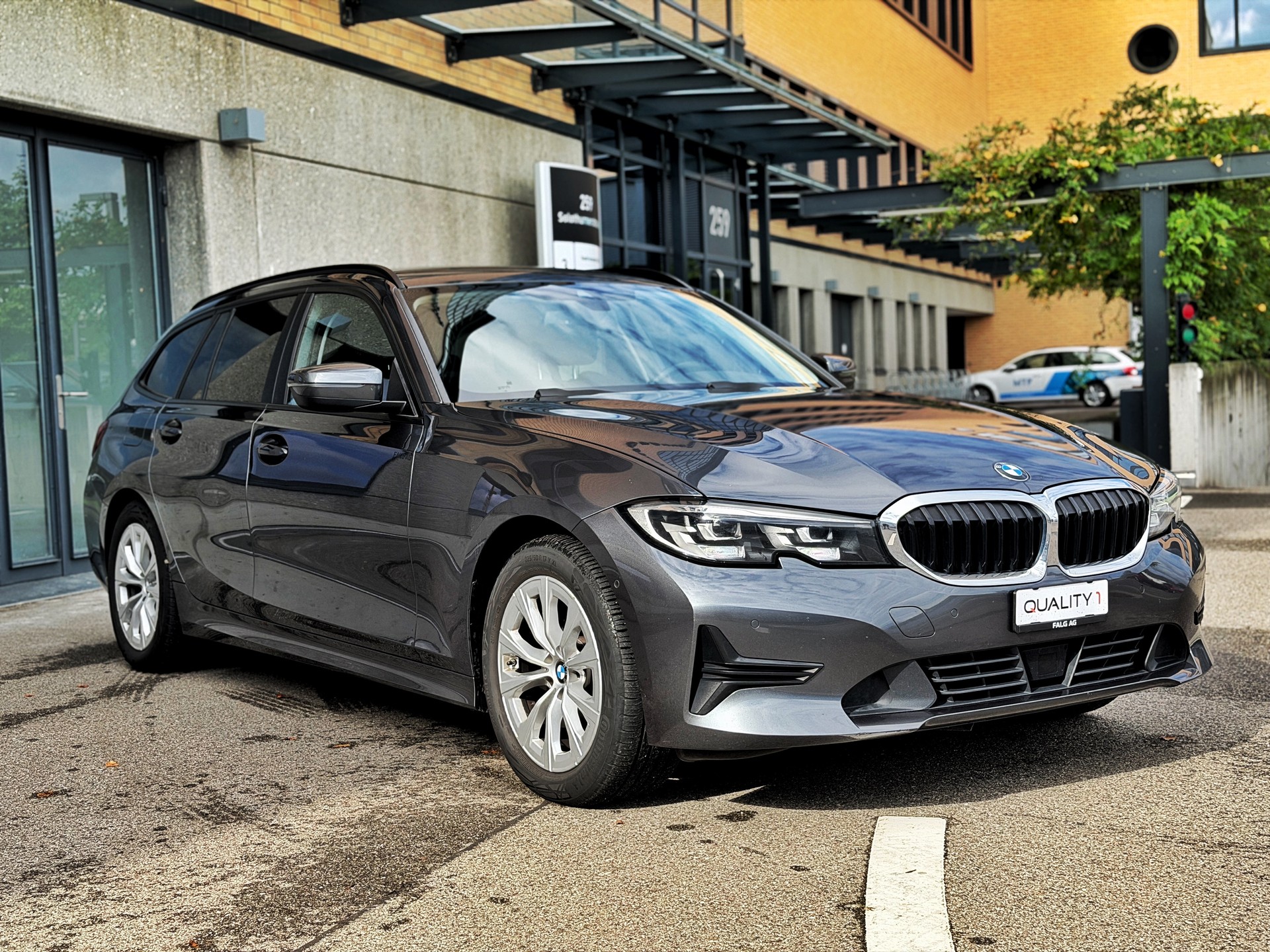 BMW 320d xDrive 48V Touring Steptronic-image-7