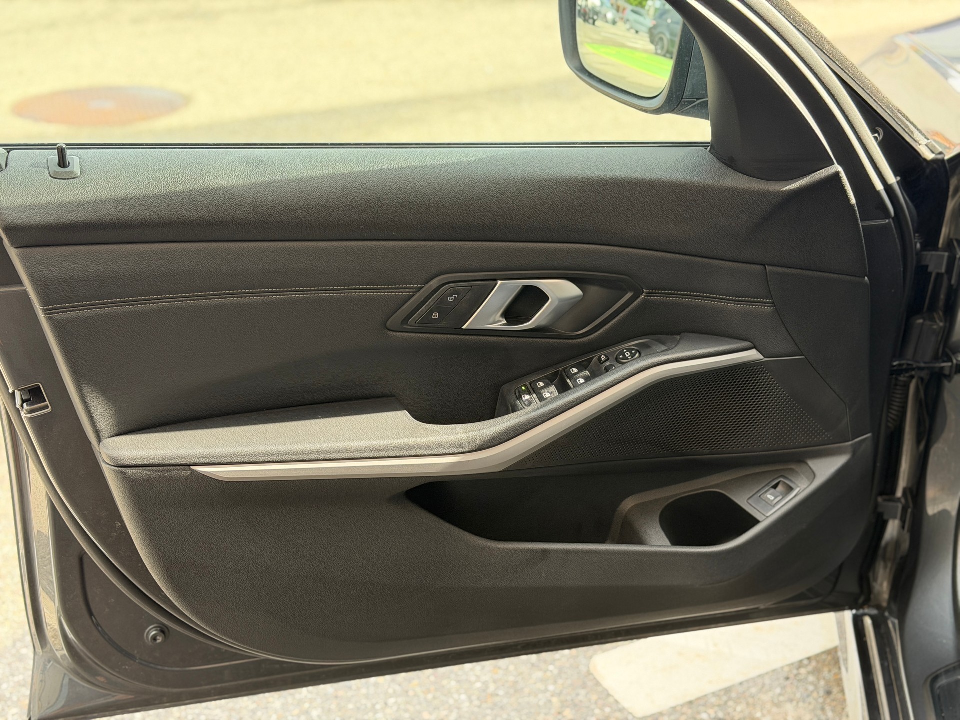 BMW 320d xDrive 48V Touring Steptronic-image-14