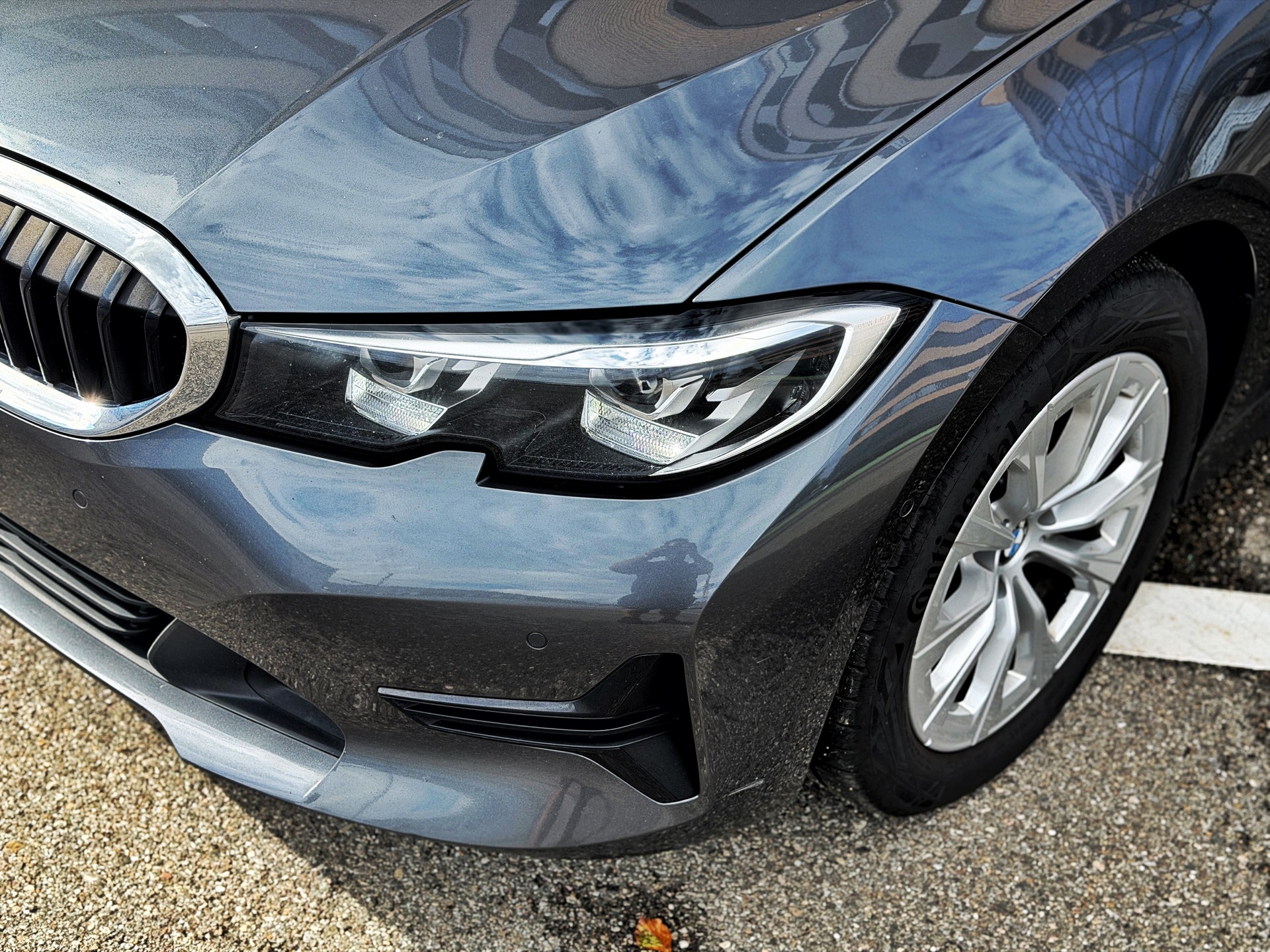BMW 320d xDrive 48V Touring Steptronic-image-5