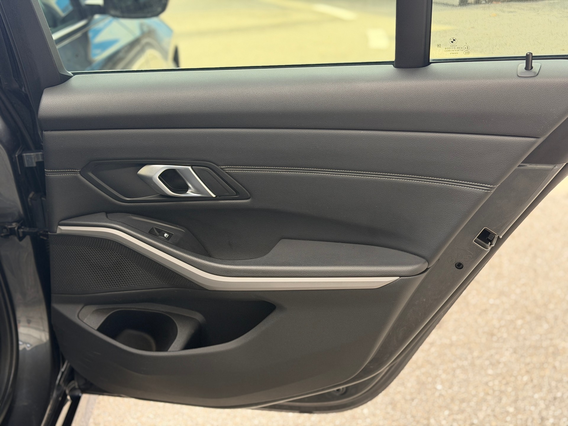 BMW 320d xDrive 48V Touring Steptronic-image-25