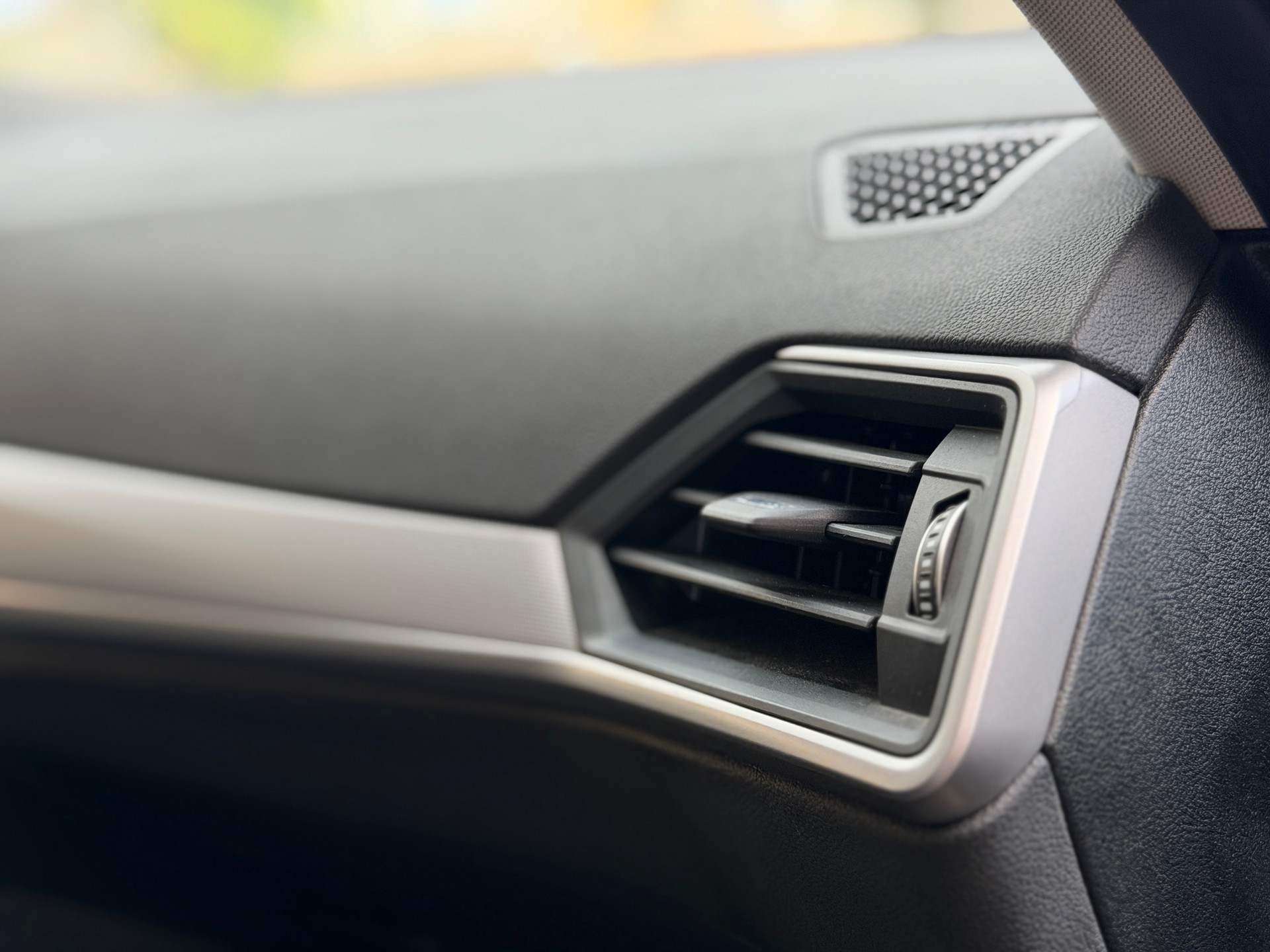 BMW 320d xDrive 48V Touring Steptronic-image-26