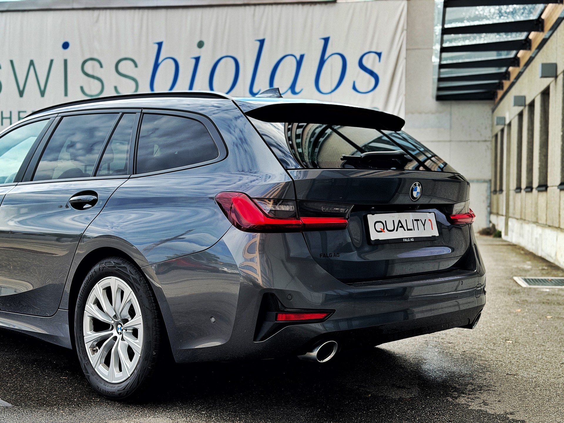 BMW 320d xDrive 48V Touring Steptronic-image-13