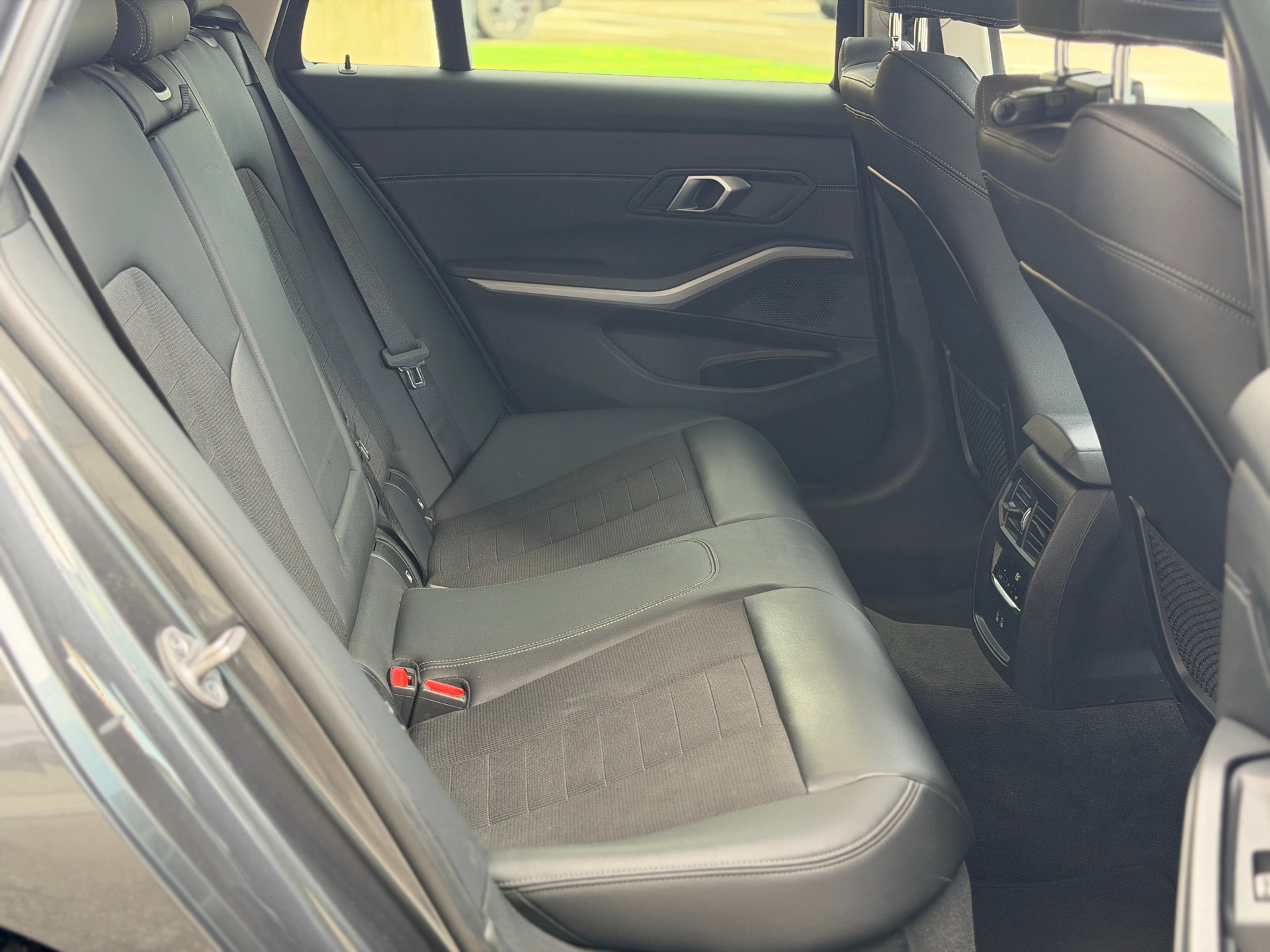 BMW 320d xDrive 48V Touring Steptronic-image-20