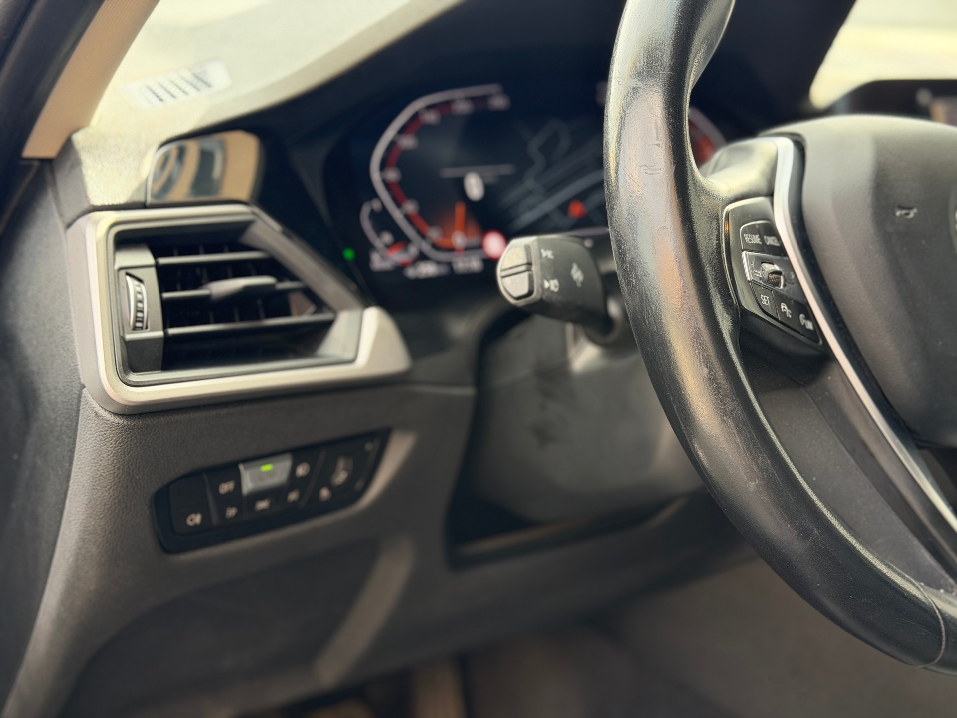 BMW 320d xDrive 48V Touring Steptronic-image-16