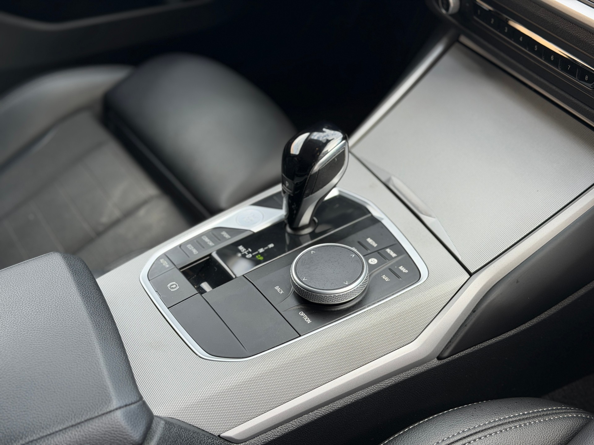 BMW 320d xDrive 48V Touring Steptronic-image-30