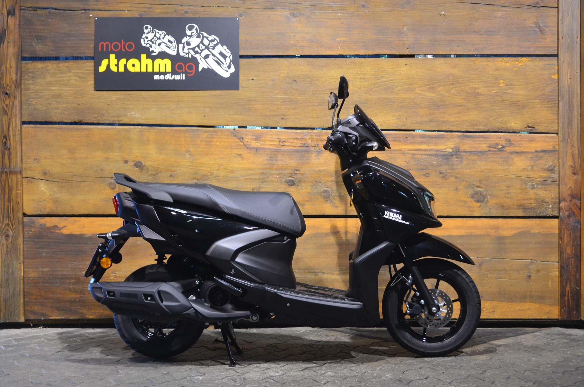 YAMAHA RayZR 125-showroom-element-1
