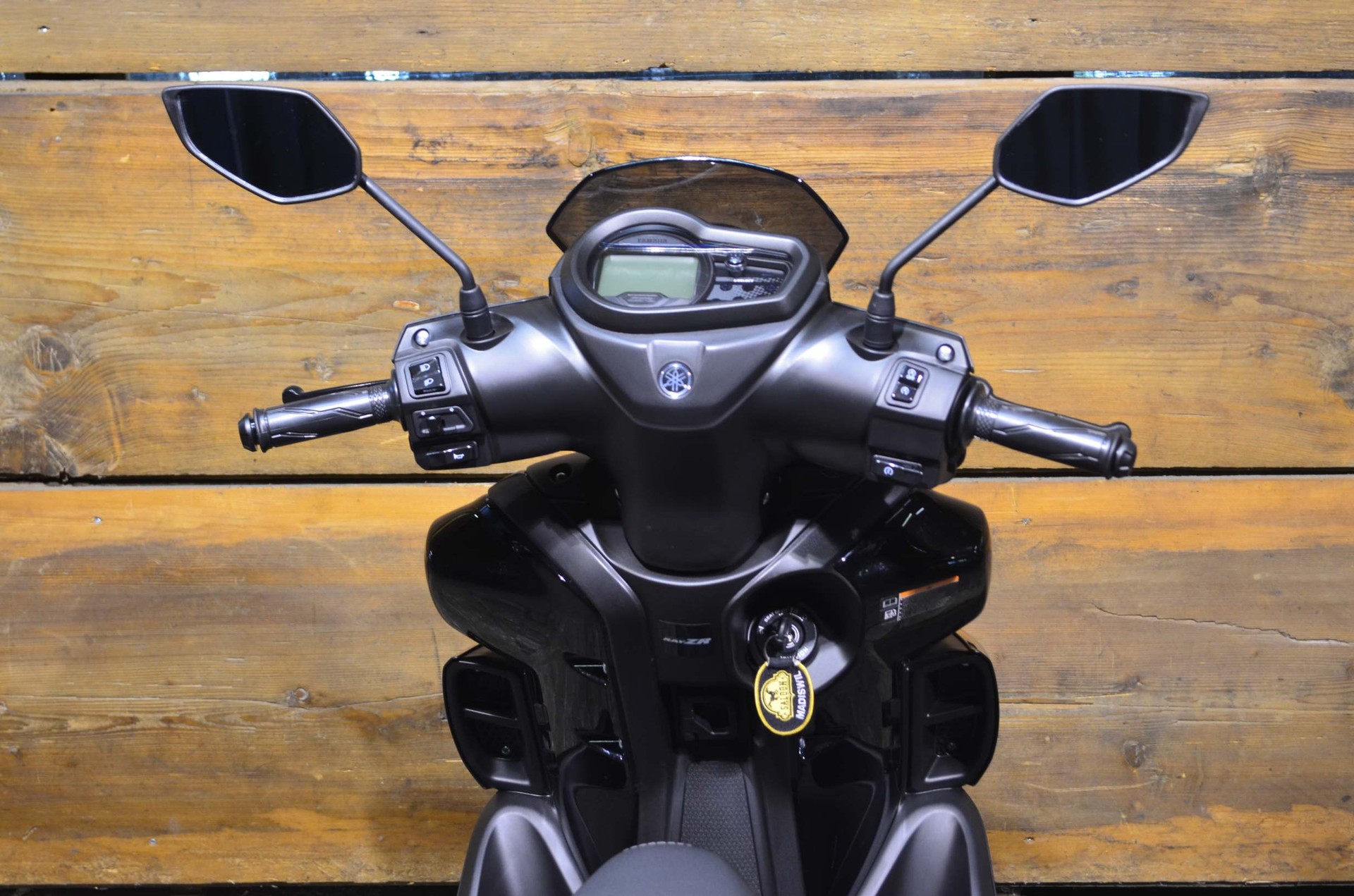 YAMAHA RayZR 125-showroom-element-2