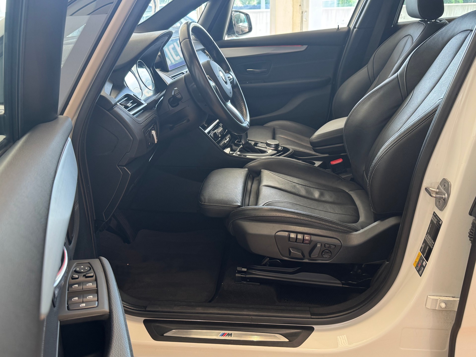 BMW 225xe iPerformance Active Tourer Steptronic M Sport-image-7
