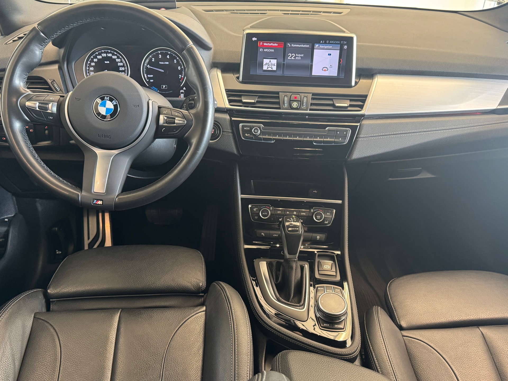 BMW 225xe iPerformance Active Tourer Steptronic M Sport-image-6